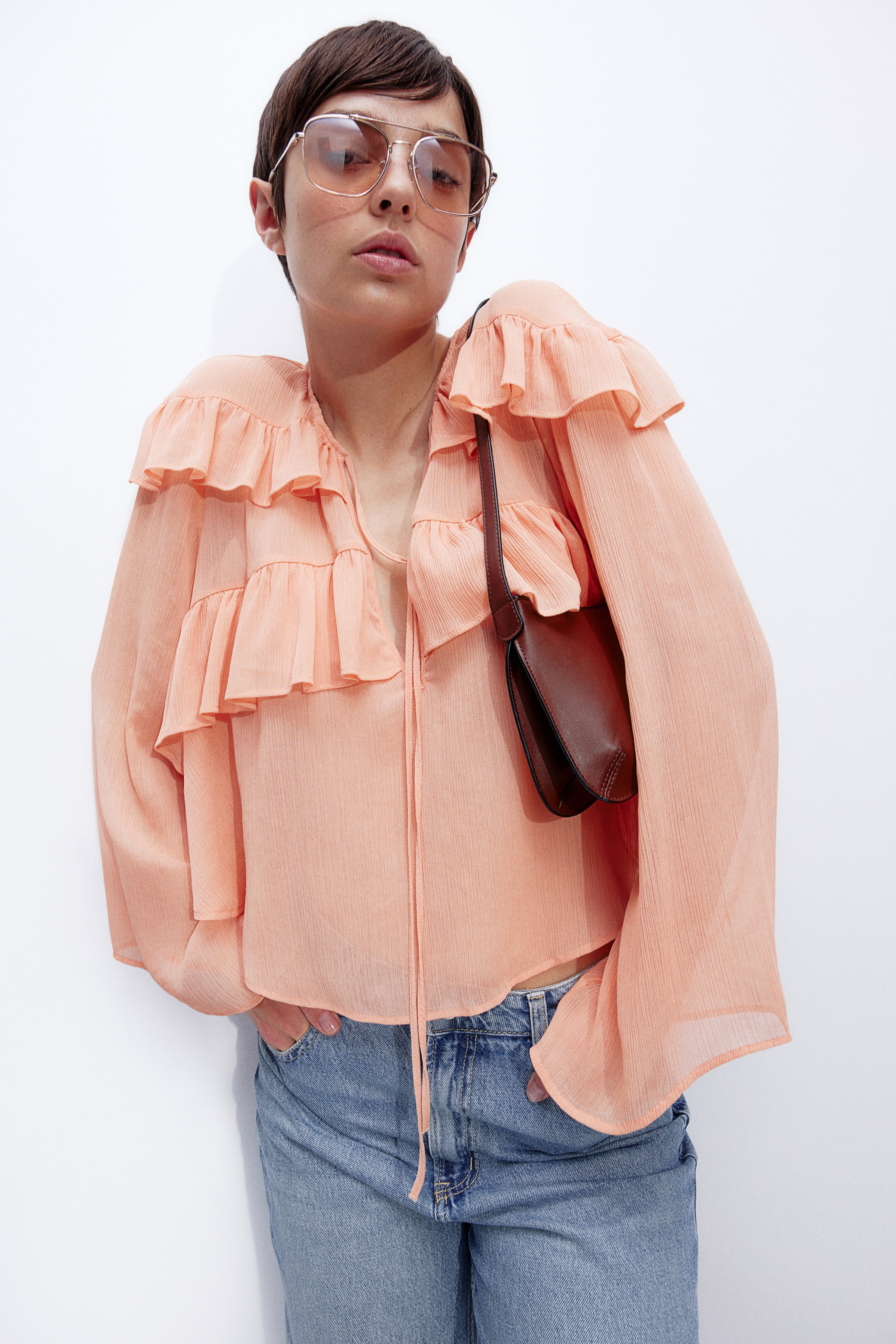 Crinkled frill-trimmed blouse - Apricot - Ladies | H&M IE