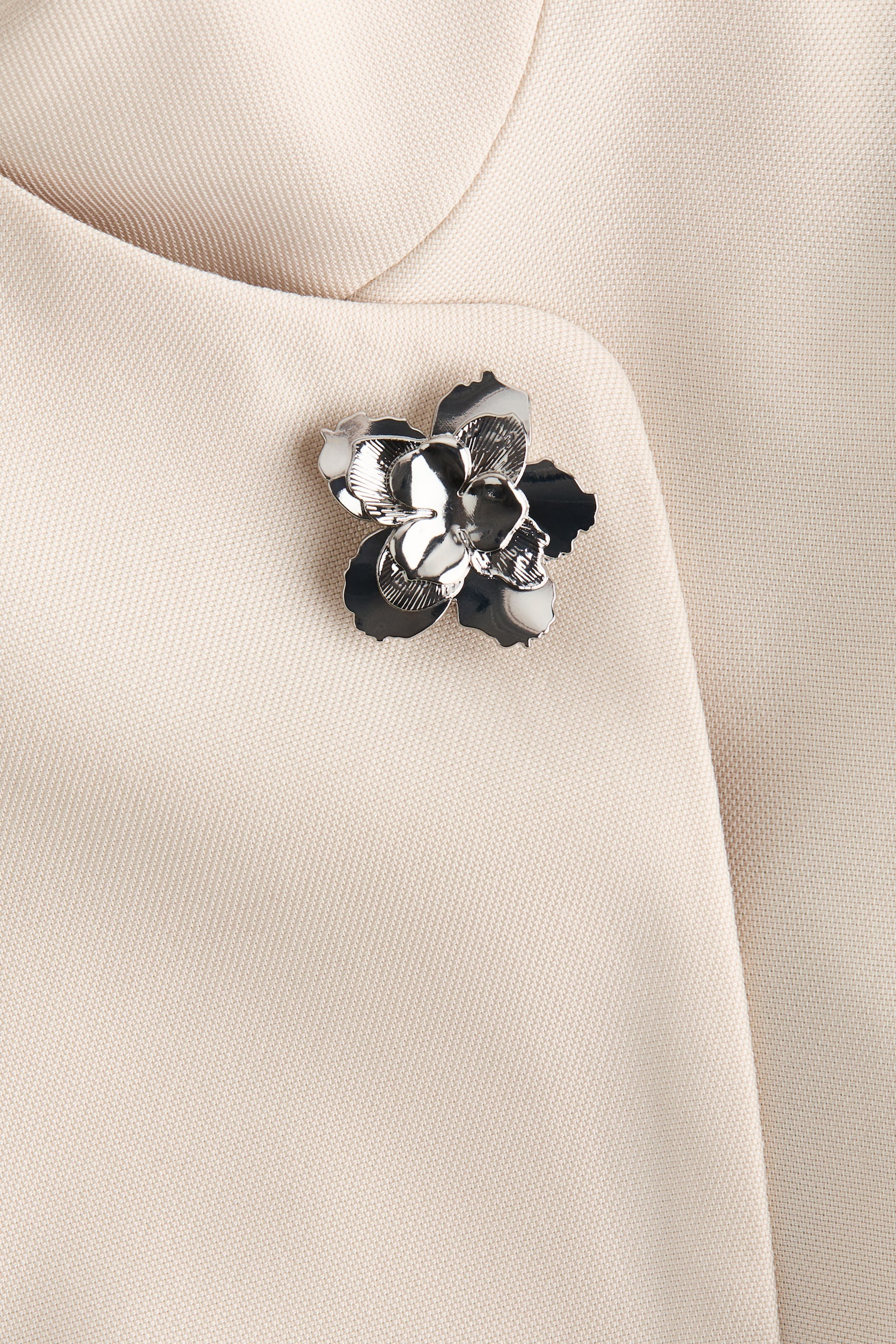 Brooch-detail wrap blazer - Light beige - 8