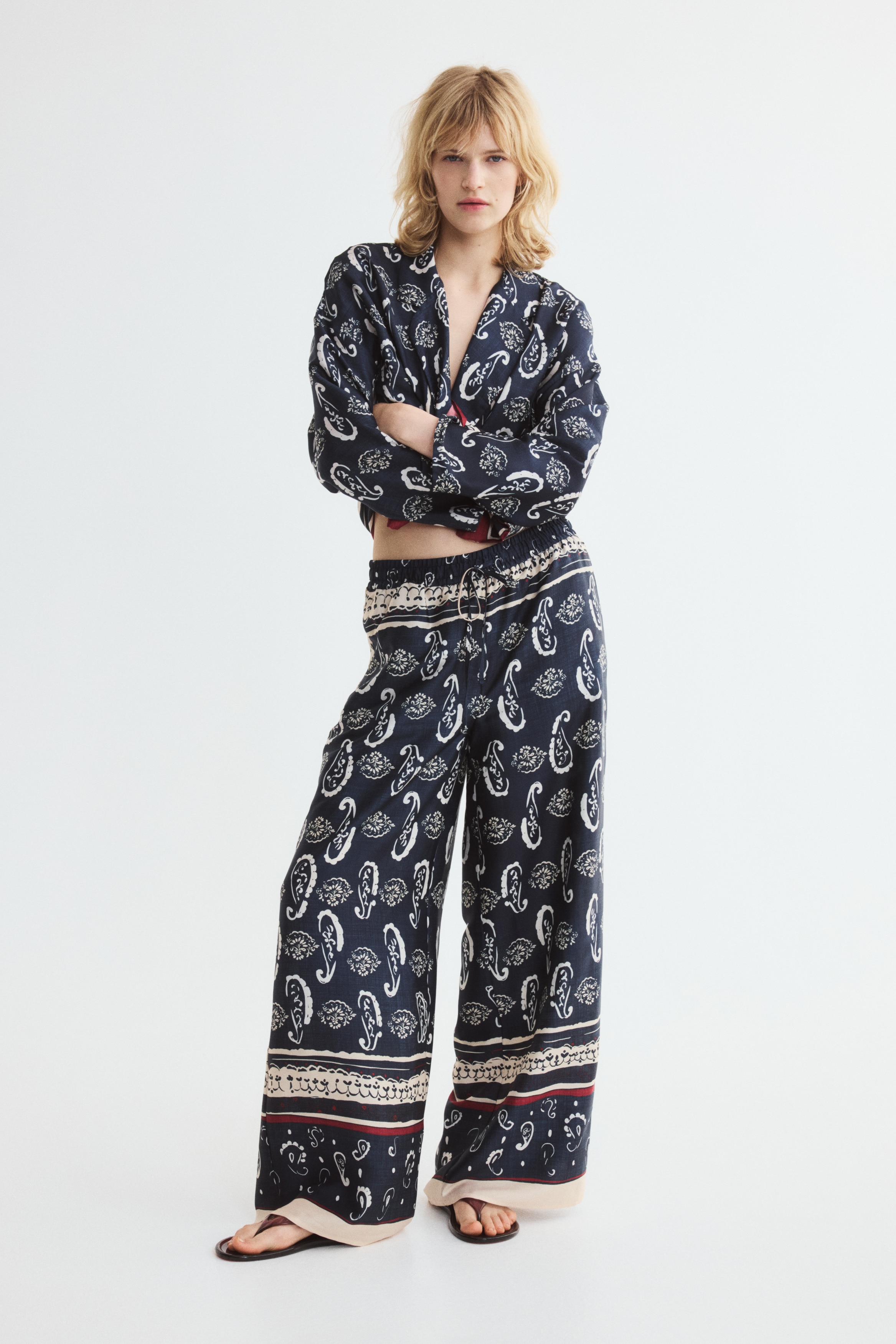 Bedruckte Hose mit Tunnelzug - Marineblau/Paisleymuster