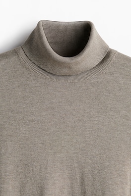 Pull col roulé Slim Fit en maille fine - Beige chiné - HOMME | H&M CH