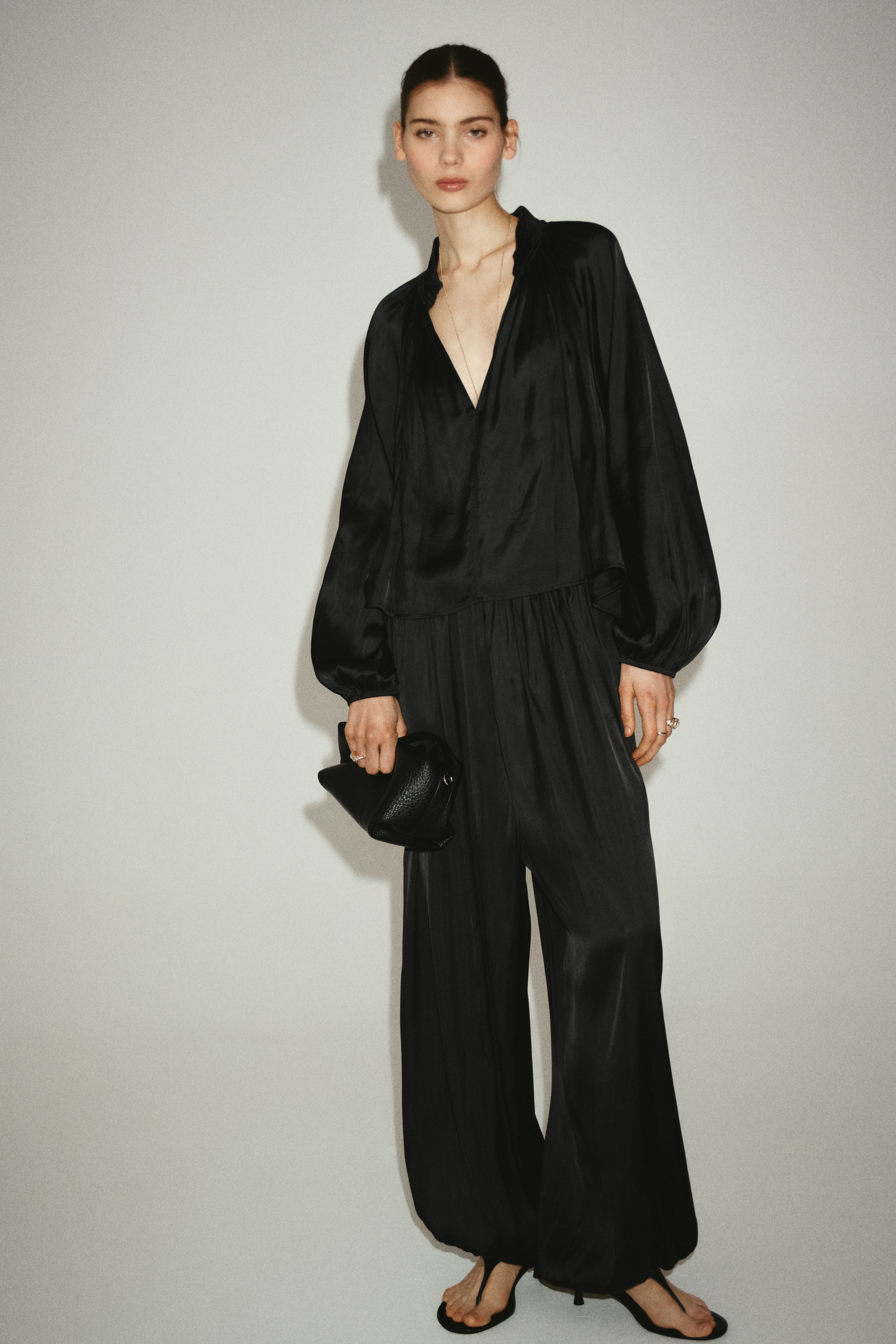 Μπλούζα σε φαρδιά γραμμή με ντεκολτέ σε σχήμα V - Μαύρο/Σκούρο καφέ