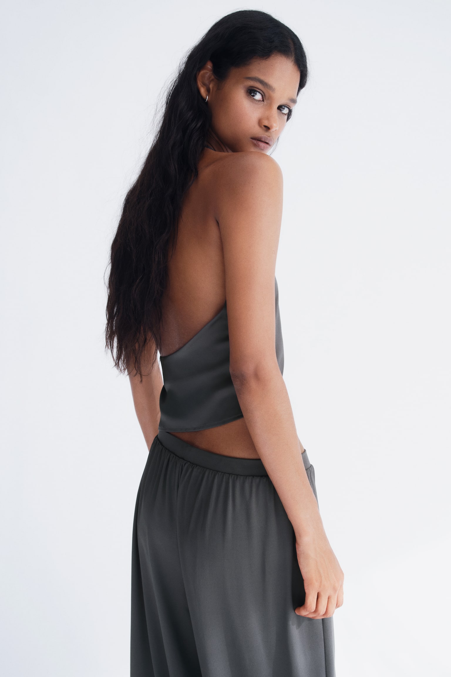 Женский топ H&M Asymmetric Halterneck Top, цвет: Тёмный серый — фото 5