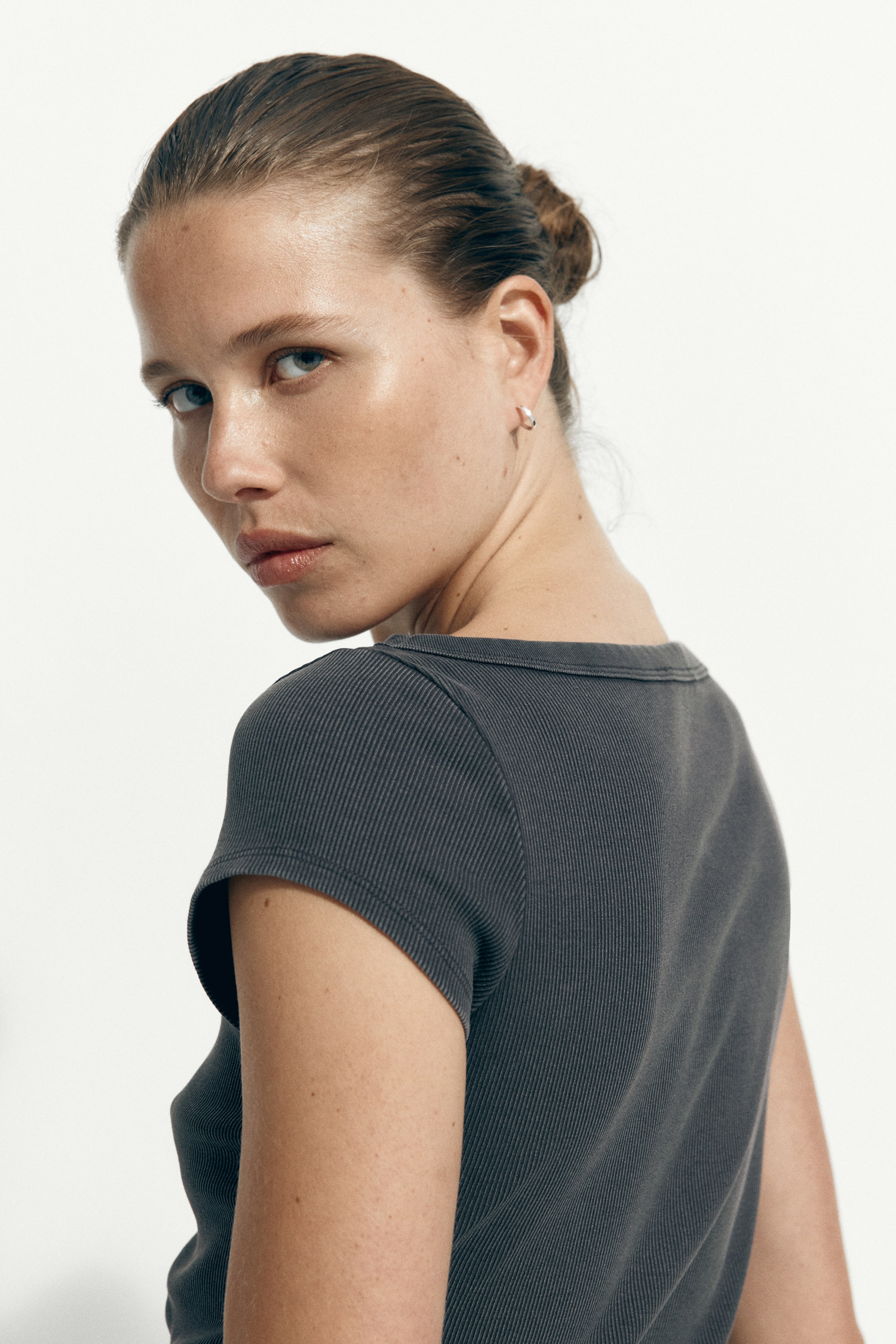 Женские топы H&M Rib-Knit Boat-Neck Top — фото 4