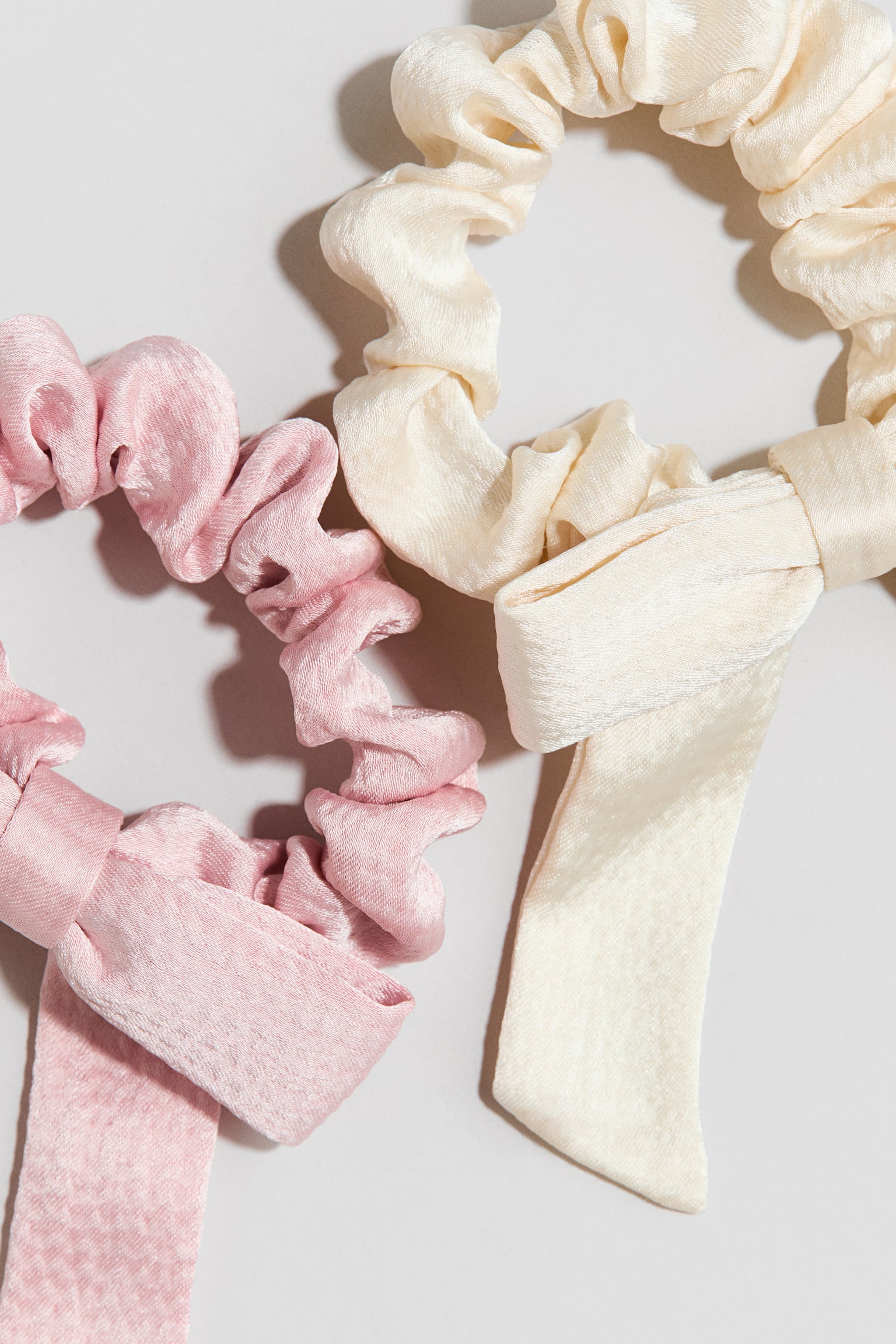 2-pack bow scrunchies - ורוד בהיר/קרם - 2