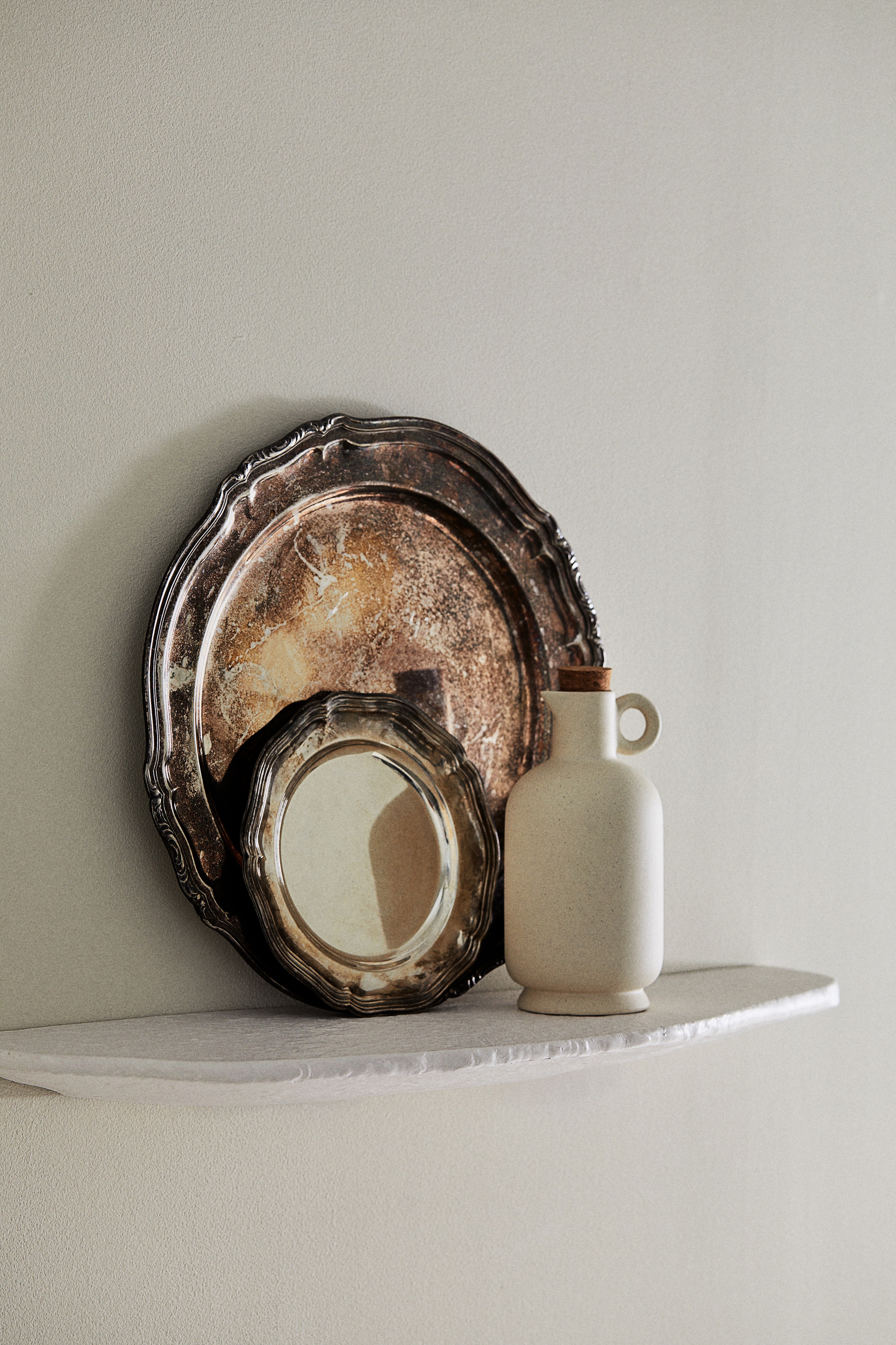 Vägghylla i metall - Vit