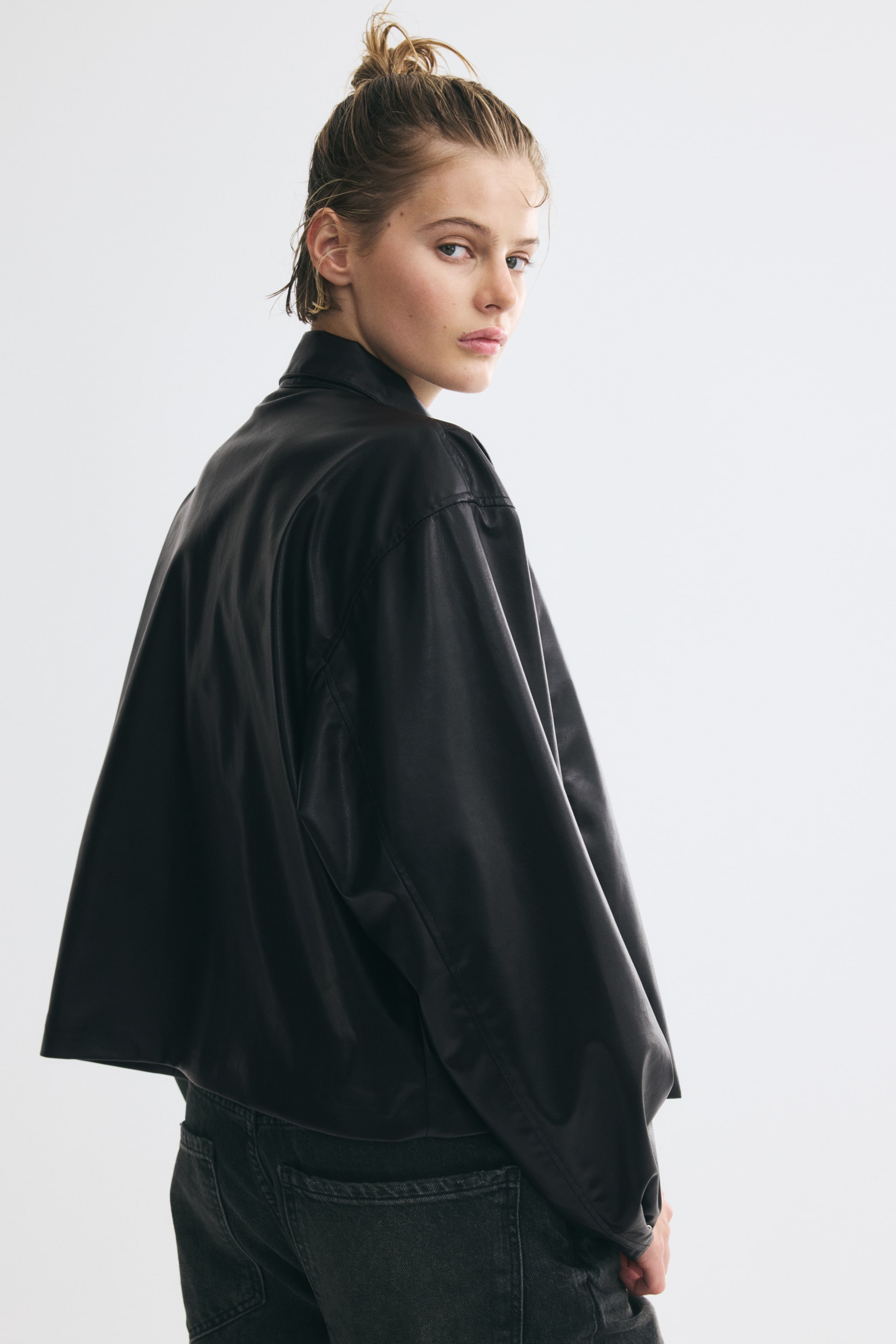 Женские куртки H&M Coated Jacket with Scarf Collar — фото 6