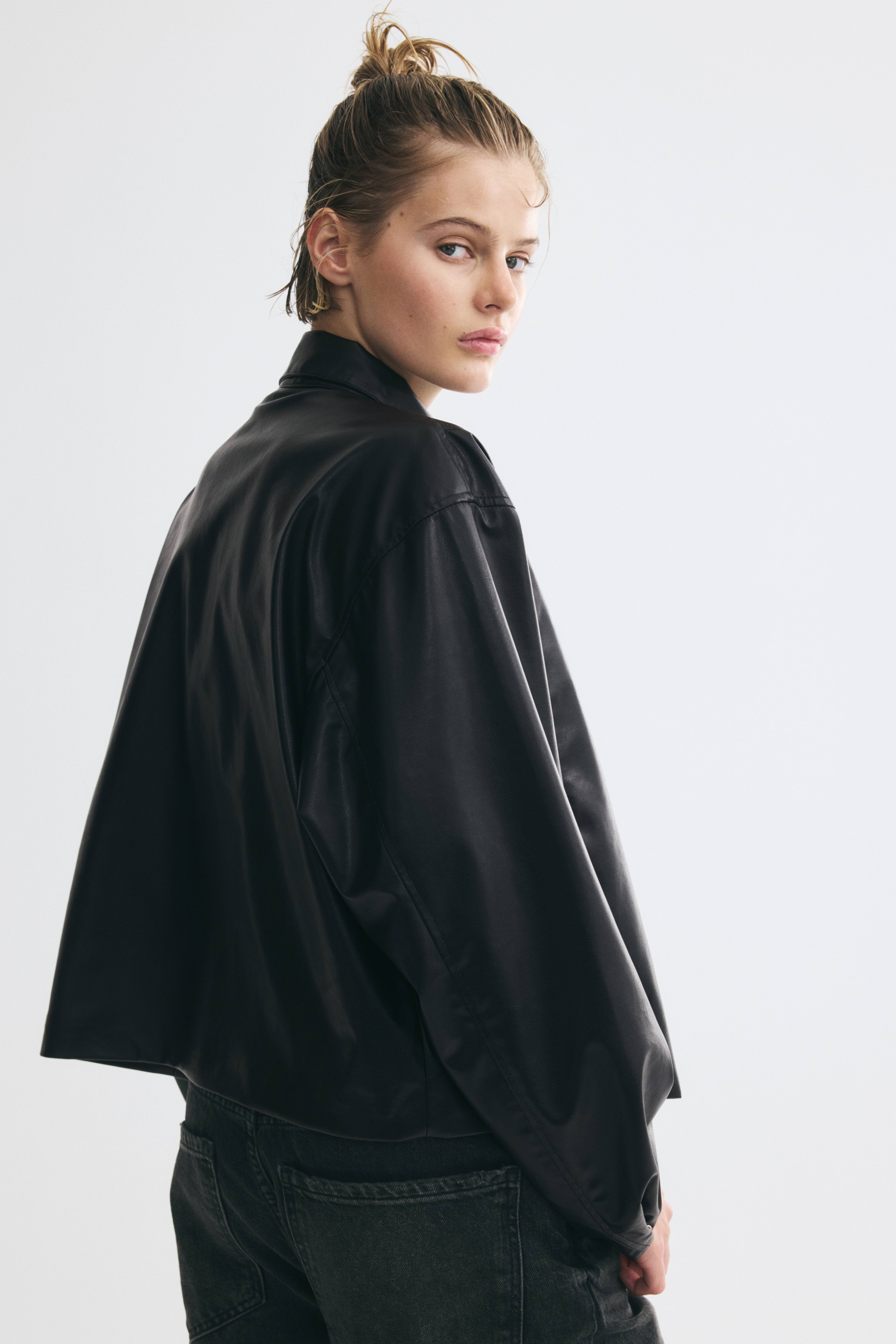 Veste en tissu enduit avec col à nouer