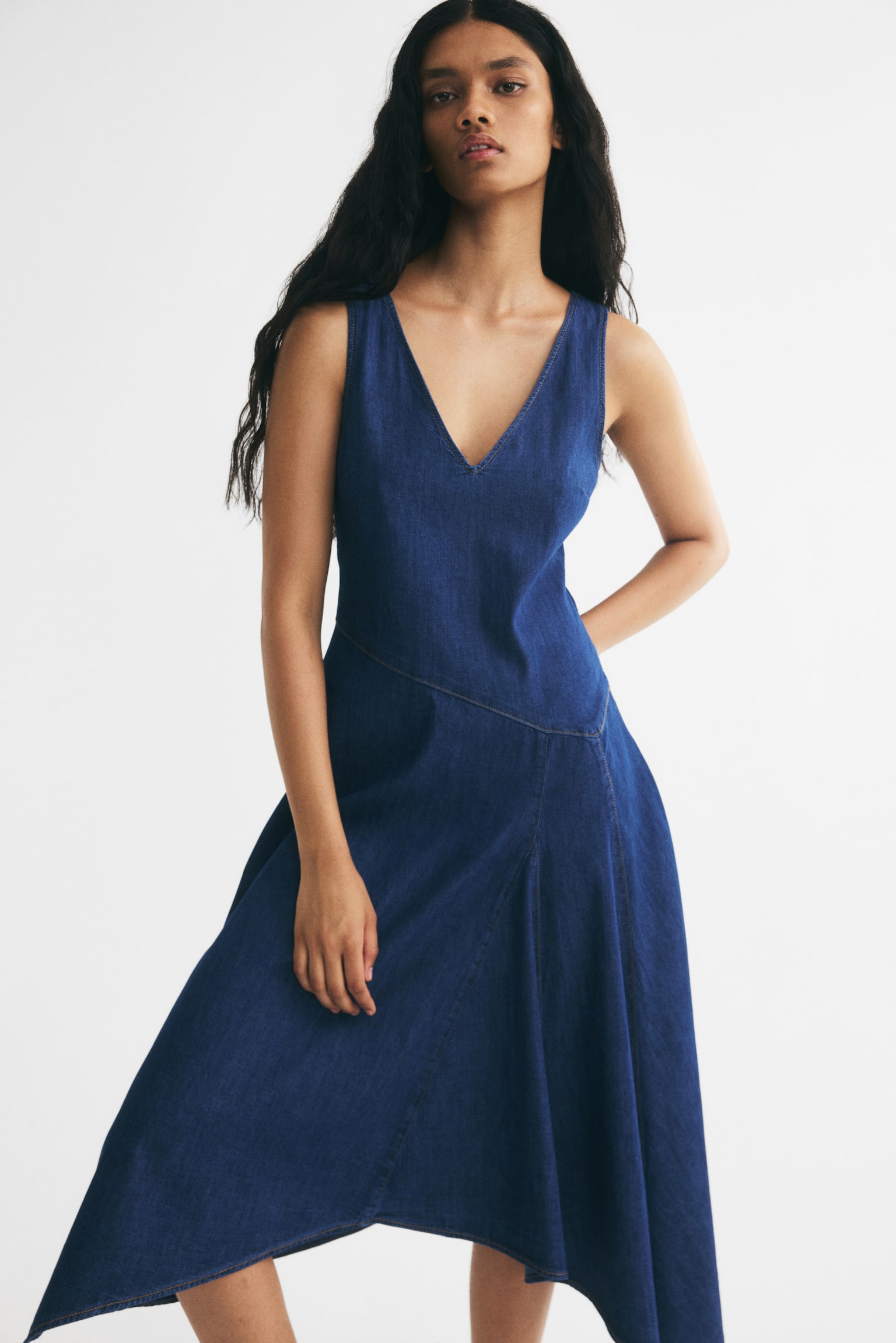 Женское платье H&M Denim Handkerchief, цвет: Тёмный джинсовый синий — фото 4