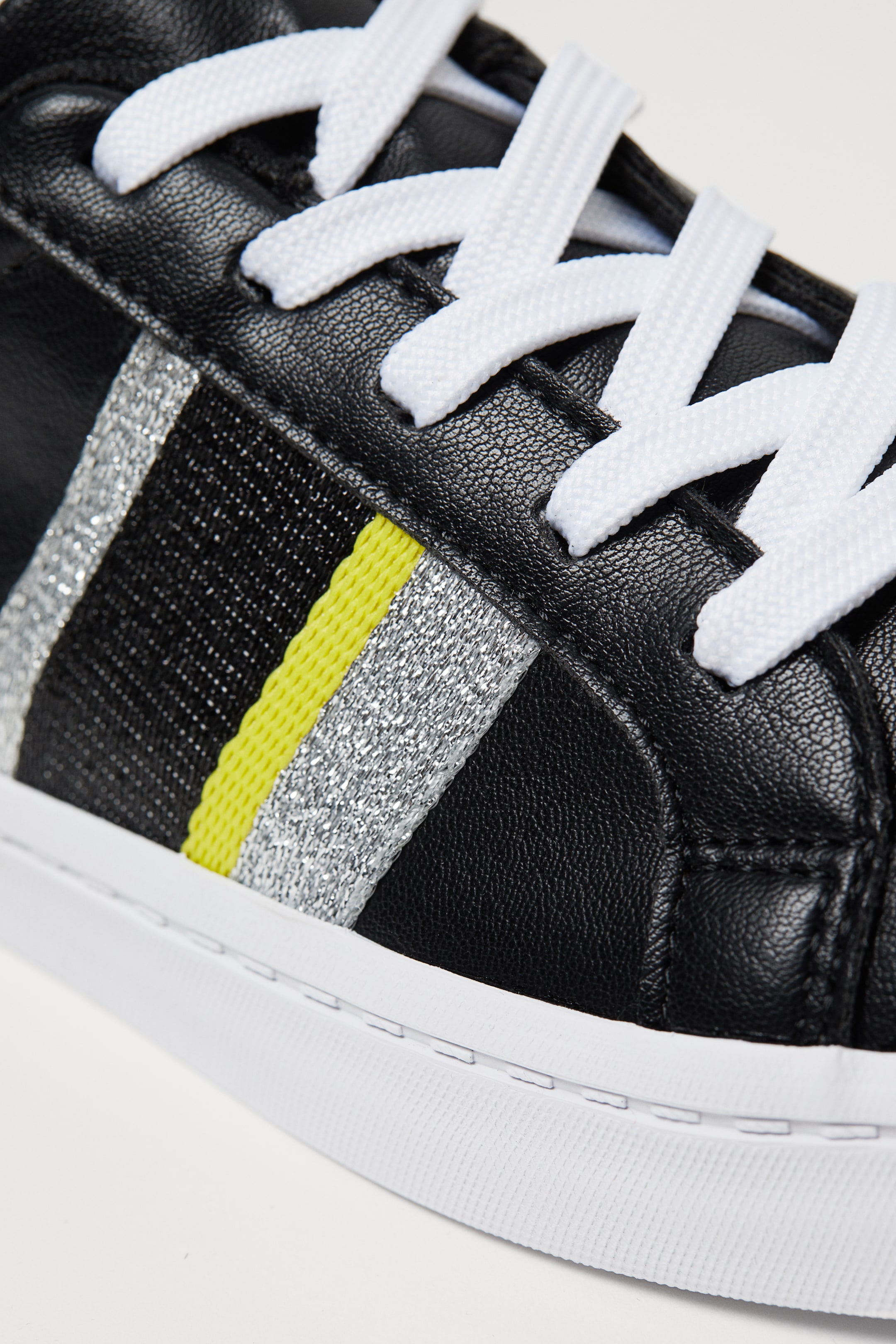 Größeres Bild ansehen: Sneaker - Schwarz/Streifen - Kids | H&M DE 3