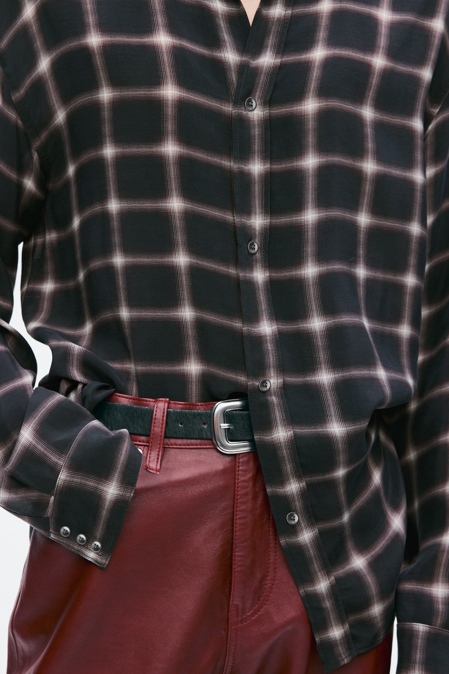 Мужская рубашка H&M Slim-Fit Cupro, цвет: Чёрный / Клетчатый — фото 4