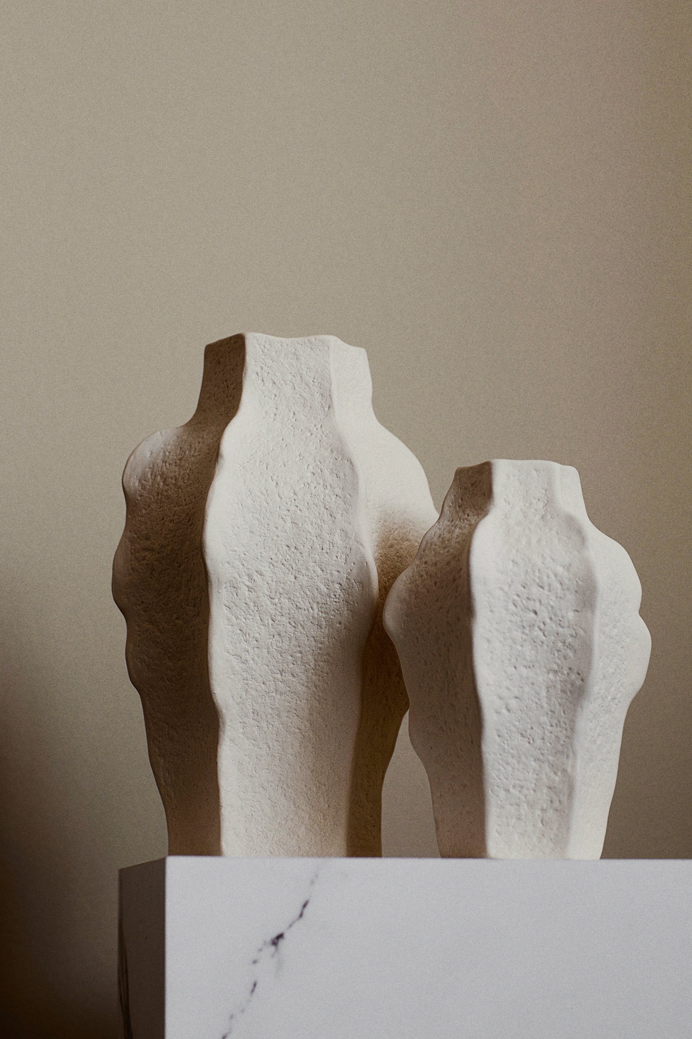 Керамическая ваза H-M белого цвета 4990₽