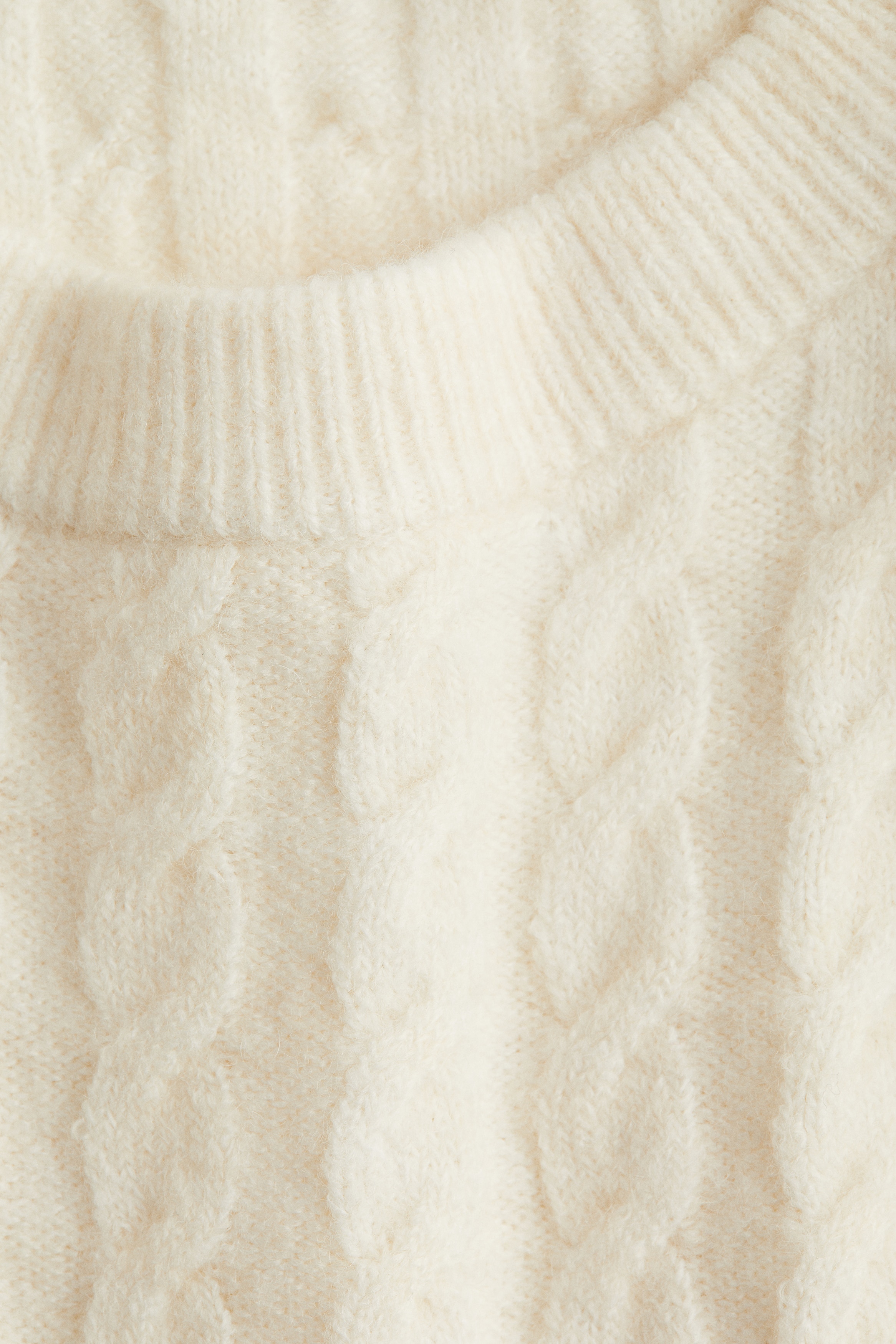 Cable-knit jumper