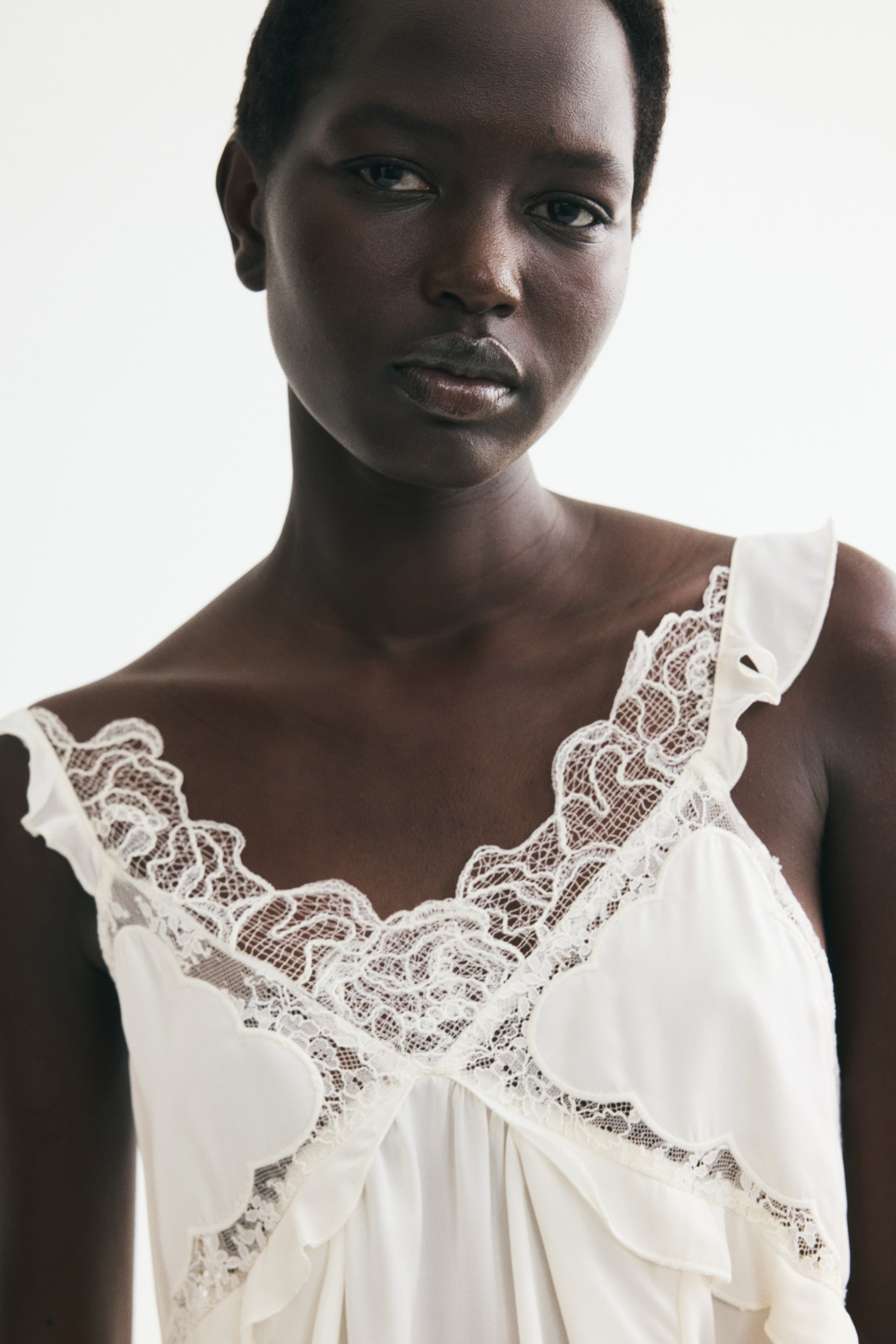 Robe à volant avec dentelle