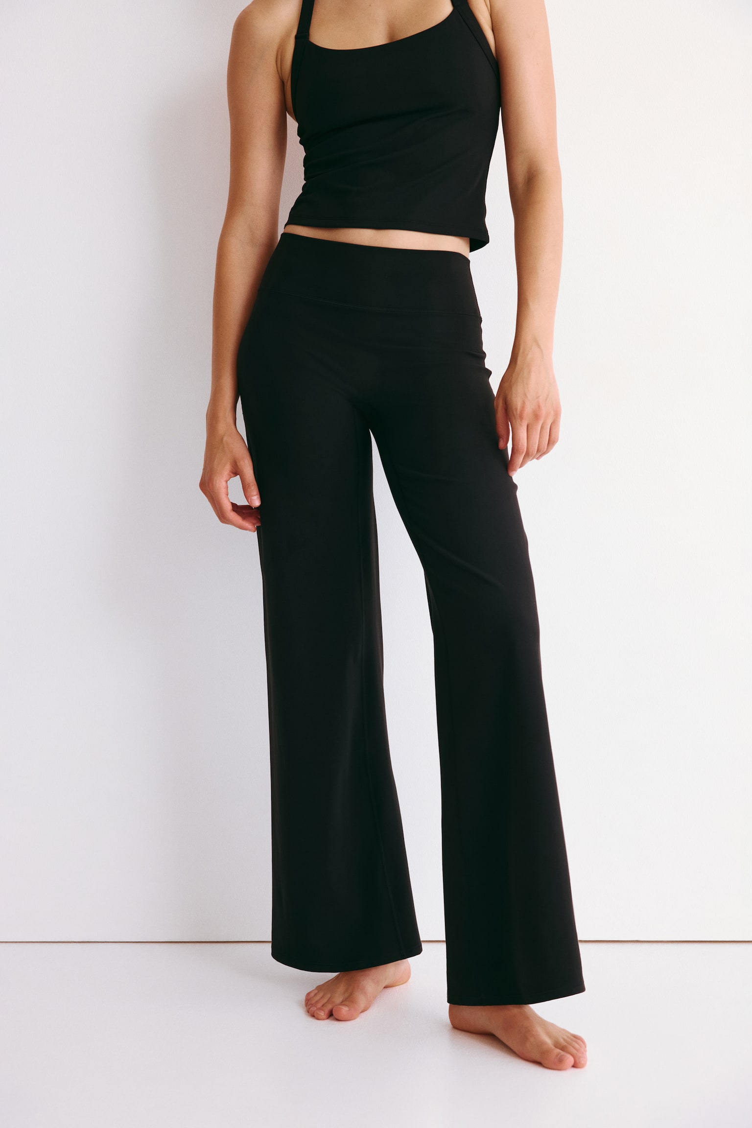 Женские брюки H&M Wide-Leg Sports Pants with SoftMove™, цвет: Чёрный — фото 3