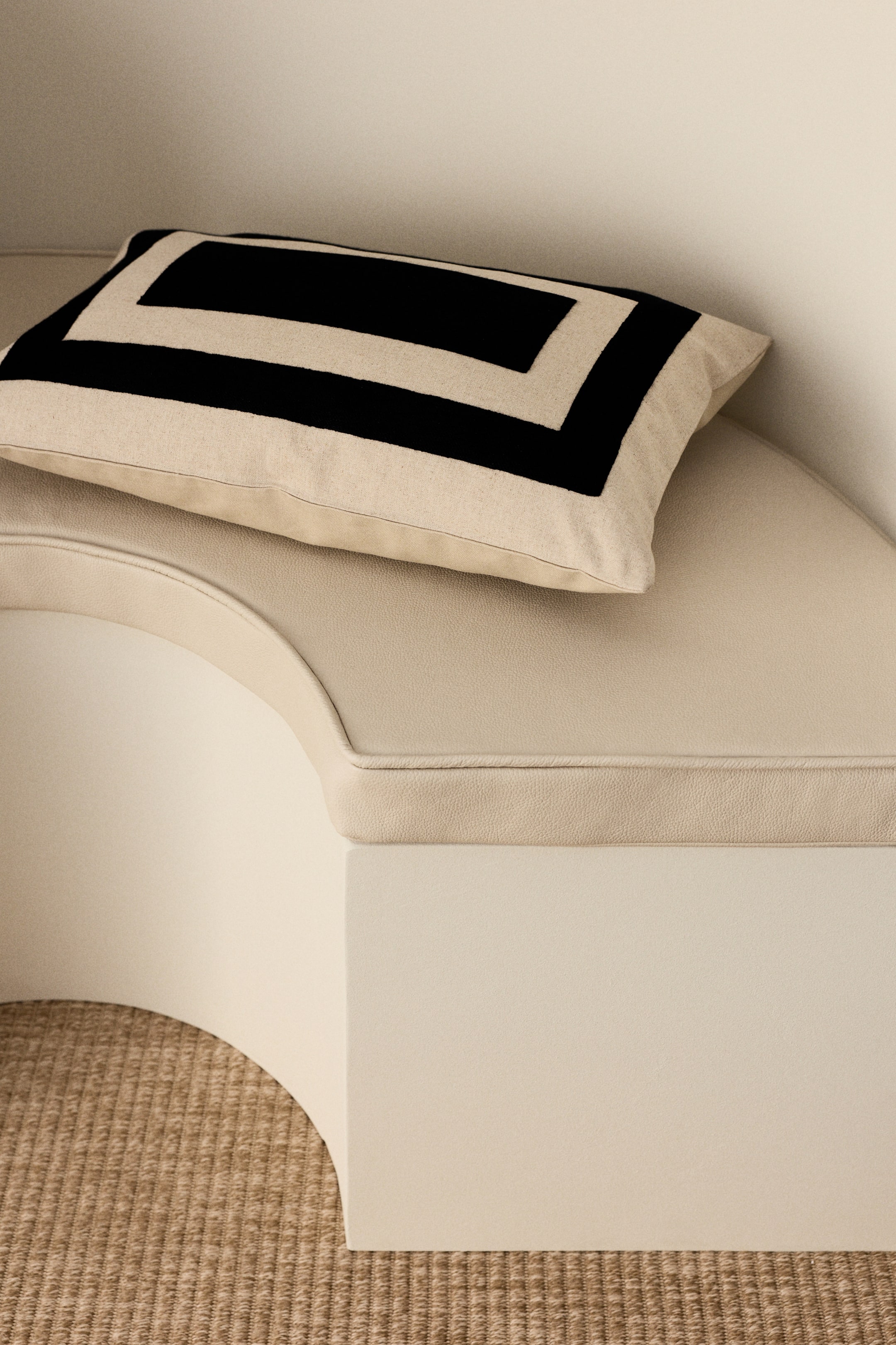 Agrandir l'image: Housse de coussin en lin mélangé - Beige clair/noir - Home All | H&M FR 1