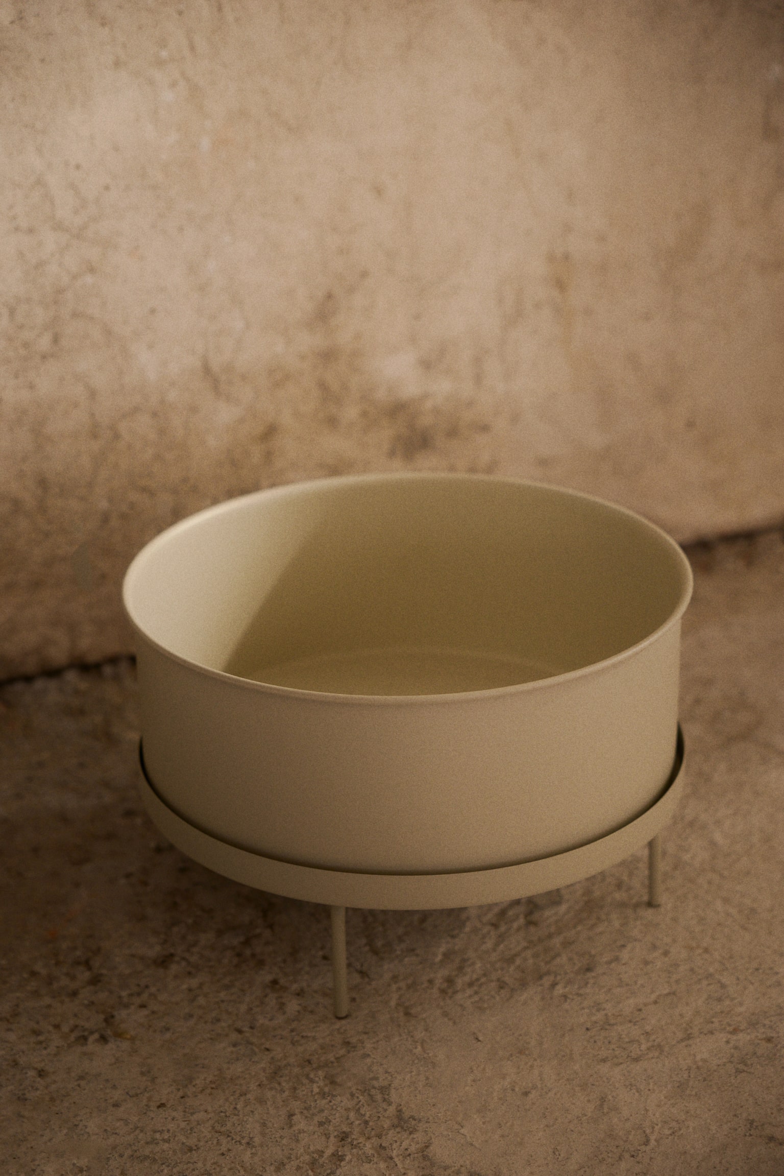 Wide plant pot on a stand - Light beige/Olive green/Black - 2