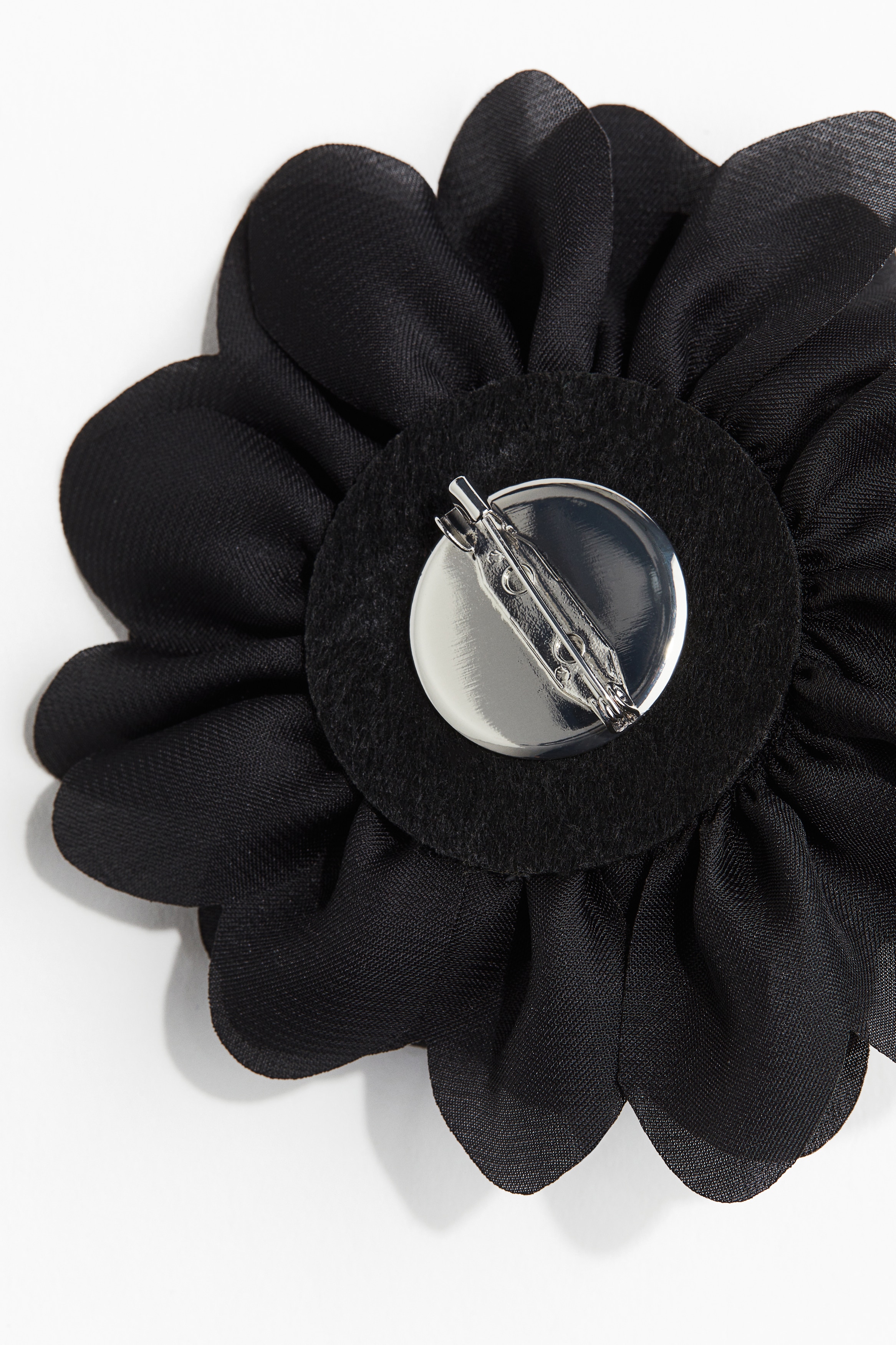 Flower-shaped brooch
