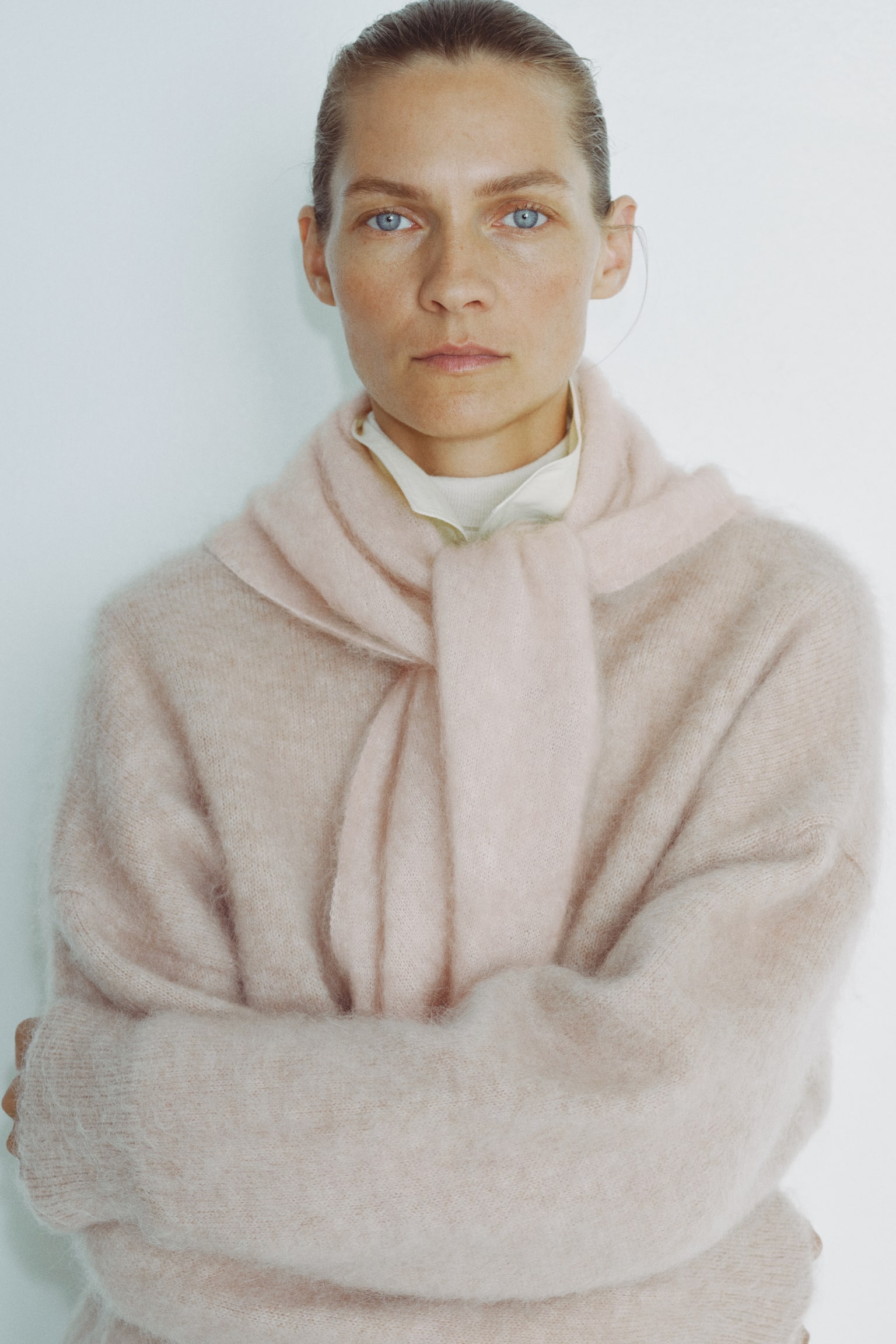 Женский шарф H&M Mohair-Blend Triangle, цвет: Светлый бежевый — фото 2