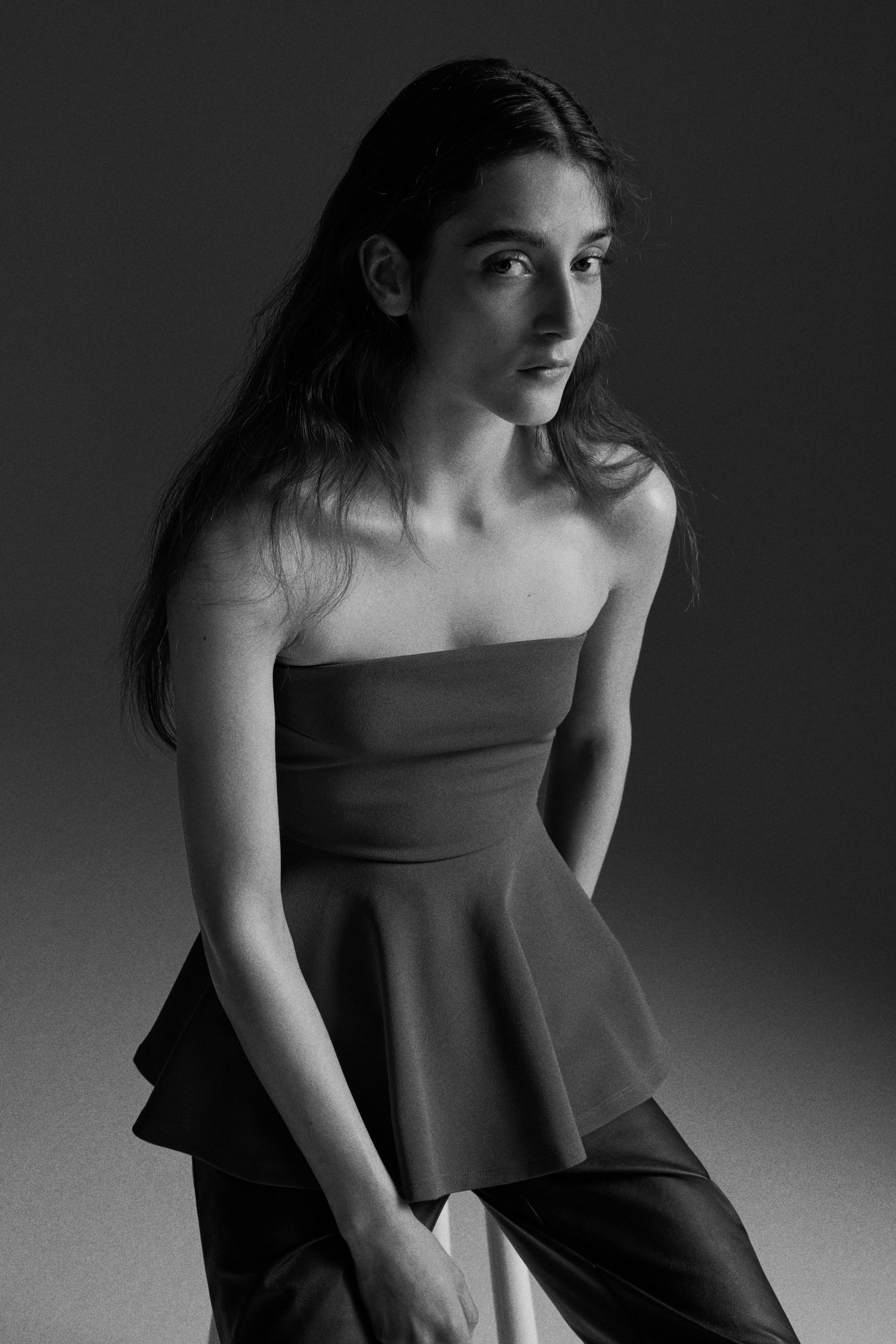 H & M - ペプラムデザイン バンドゥトップス - グレー H & M - ペプラムデザイン バンドゥトップス - グレー