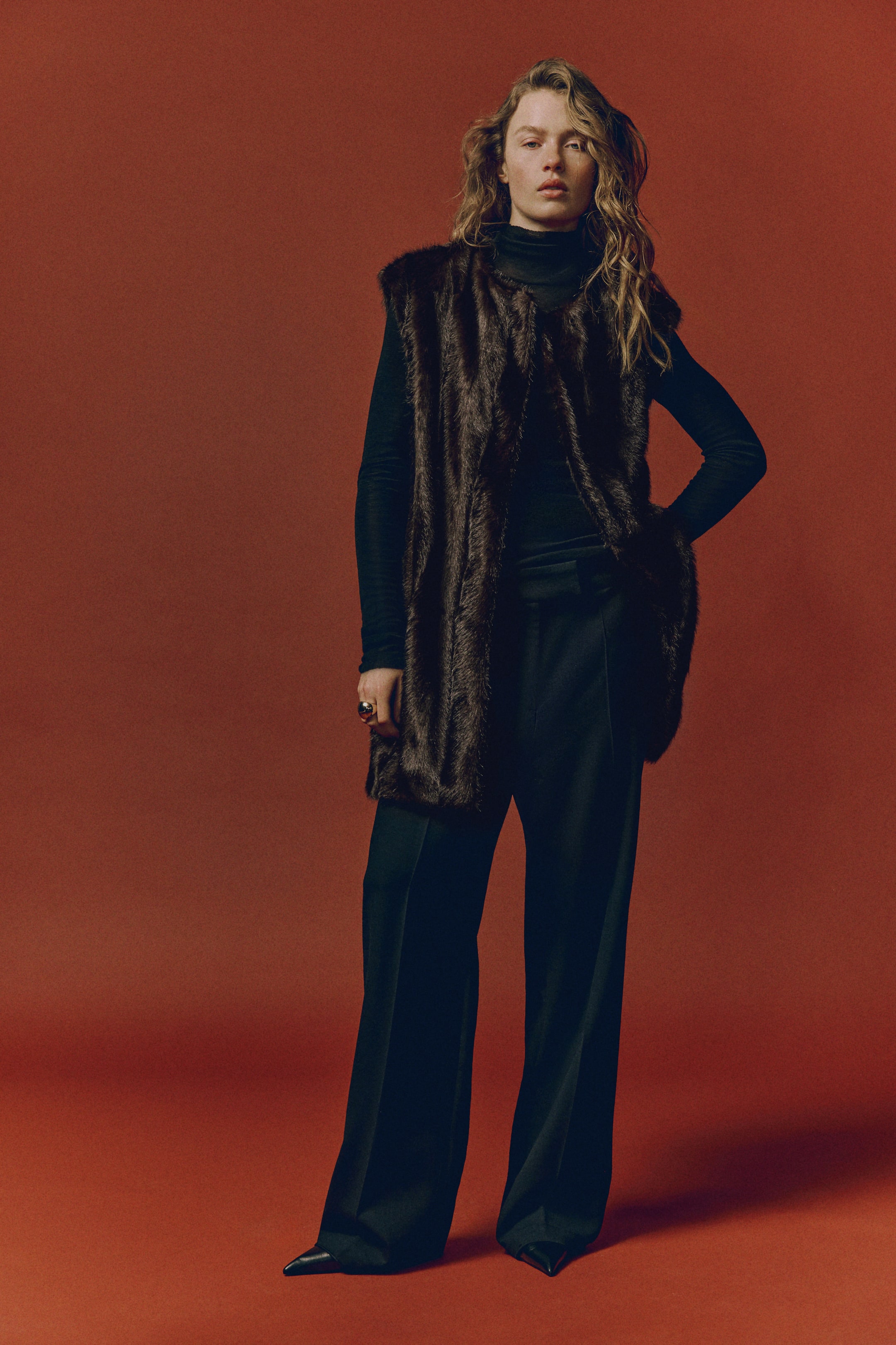 Zobacz większy obraz: Kamizelka z wiązanym paskiem - Ciemnobrązowy - ONA | H&M PL 2