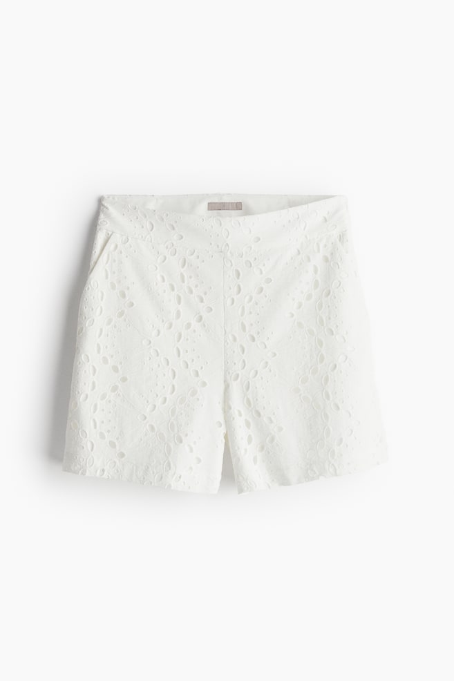 Shorts mit Broderie Anglaise - Weiß - 1