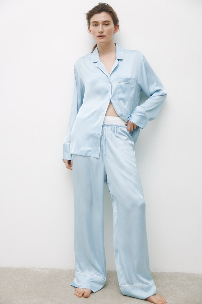 Pyjama en satin avec chemise et pantalon - Bleu clair/Rose poudré/Blanc/Gris clair/pois/Bleu marine - 3