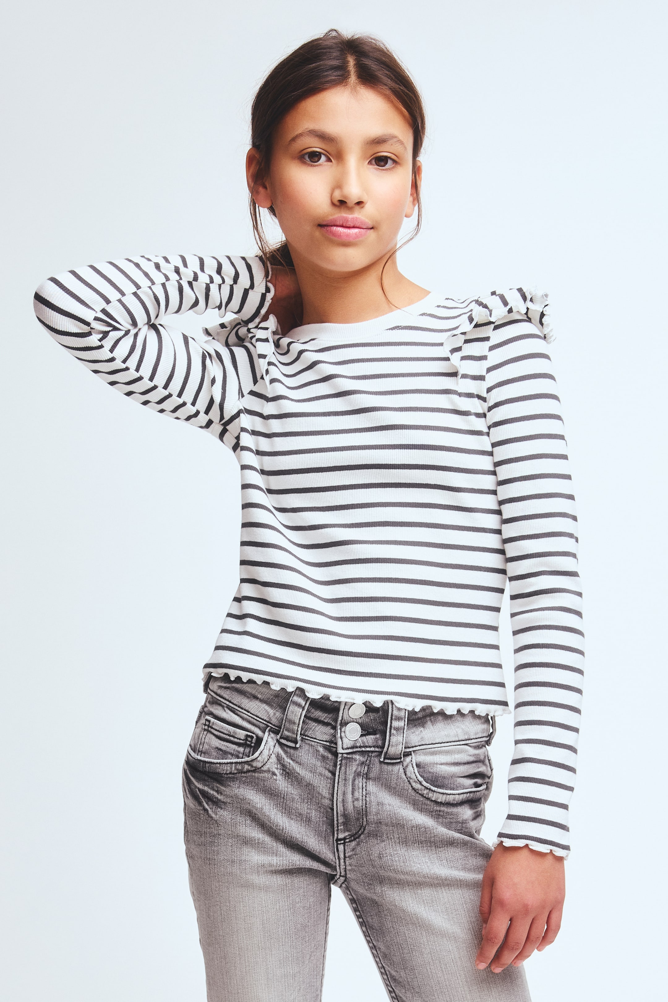 Ampliar la imagen: Top de algodón con olanes - Blanco/Rayas negras - Kids | H&M MX 1