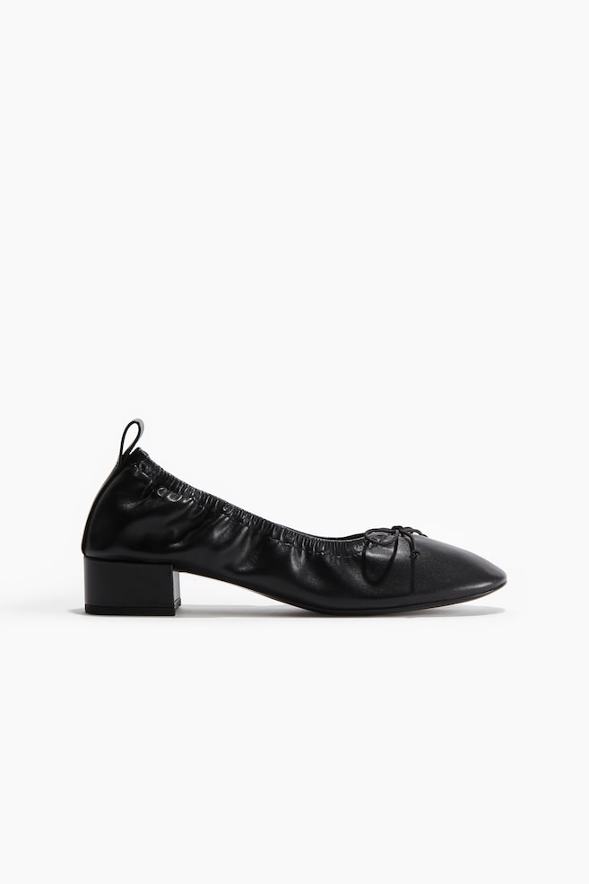 Bow-front court shoes - Black - 1