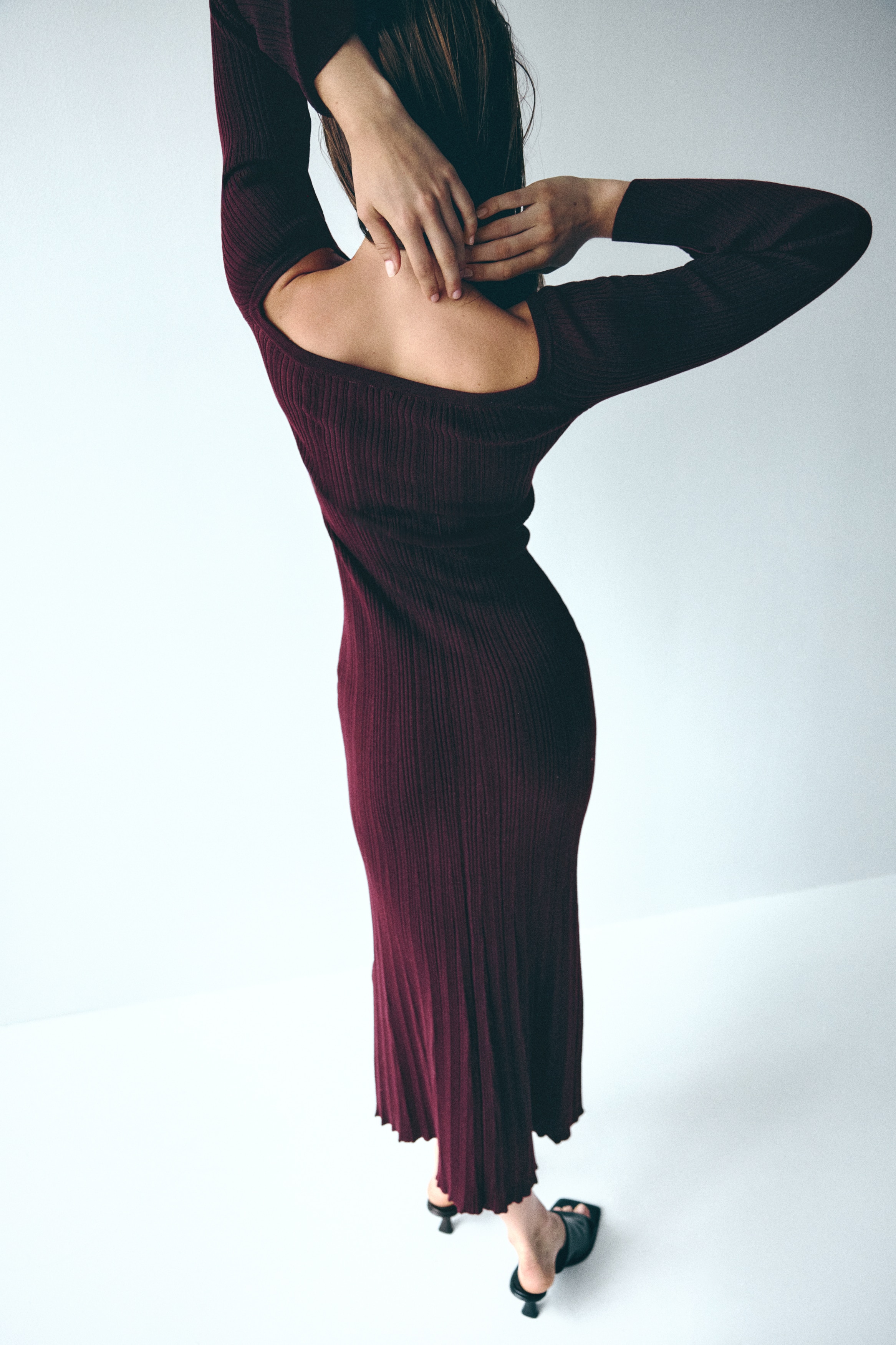 Ribbed off-the-shoulder dress