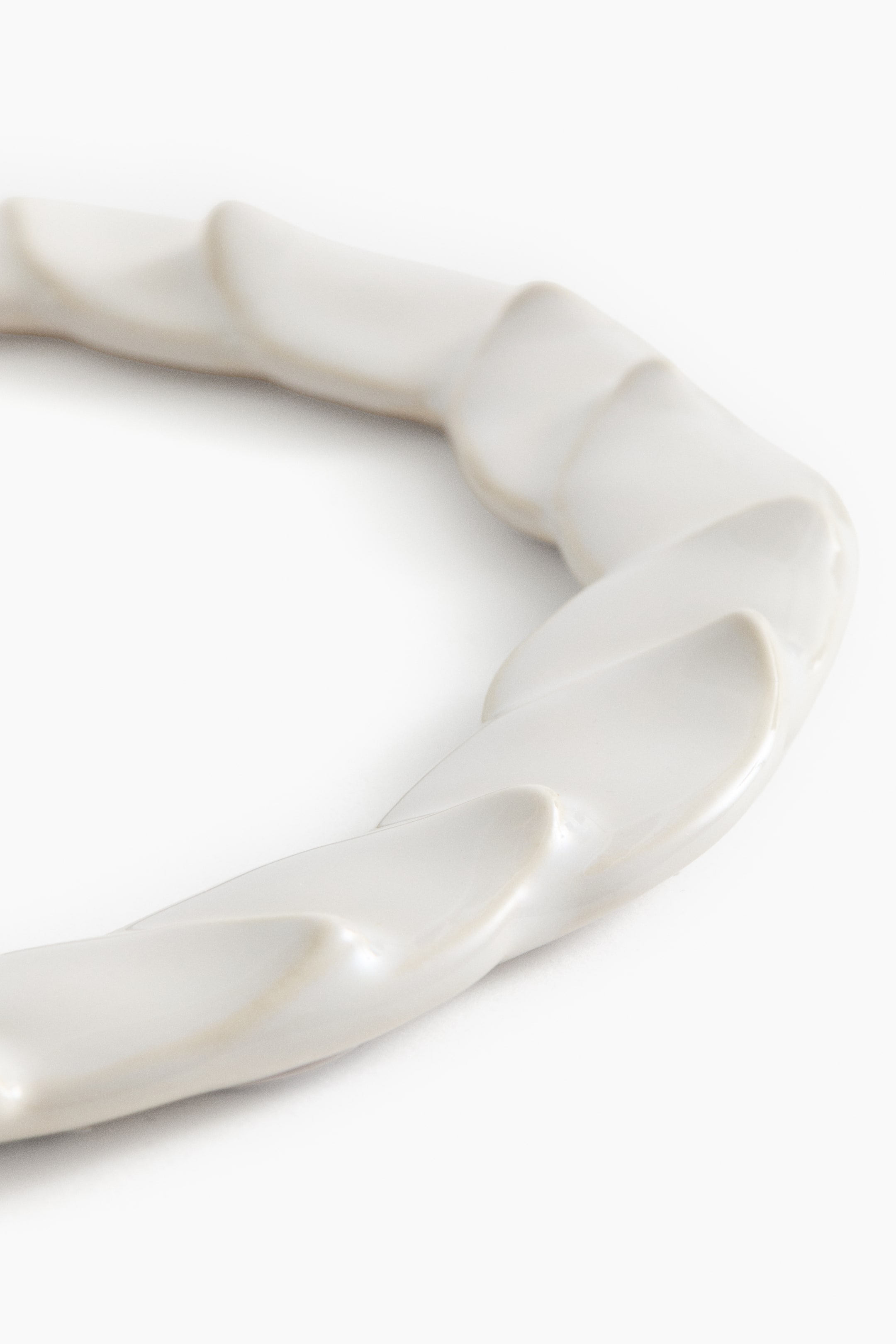 Stoneware Leaf Wreath