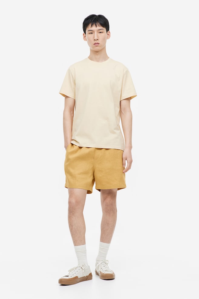 Shorts in lino Regular Fit - Giallo scuro/Nero/Beige chiaro/bianco righe/Bianco/Beige chiaro - 2