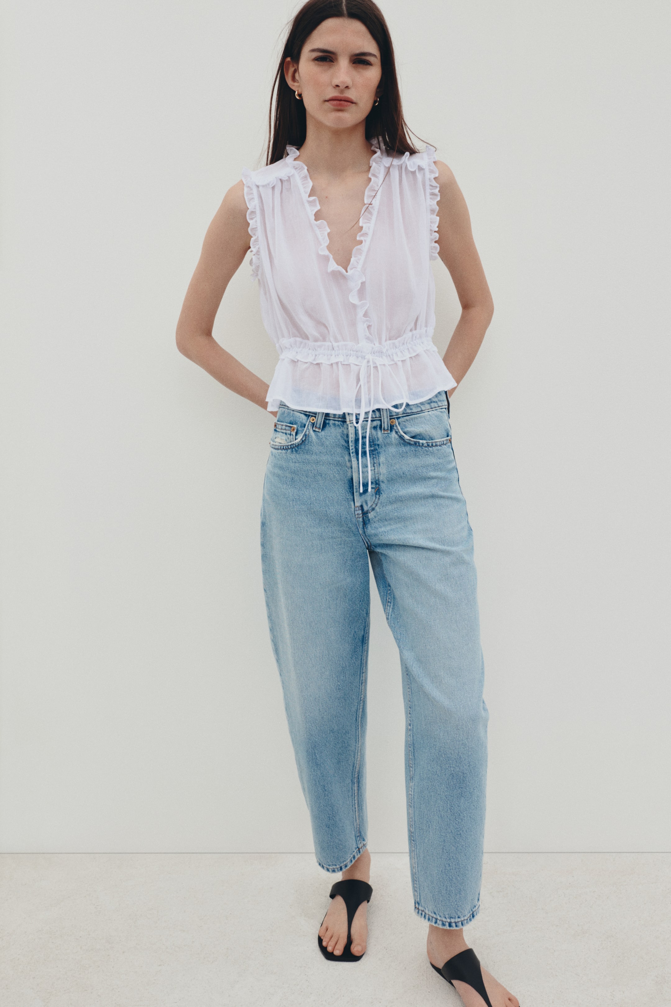 Женские топы H&M Ruffle-Trimmed Lyocell Top — фото 3