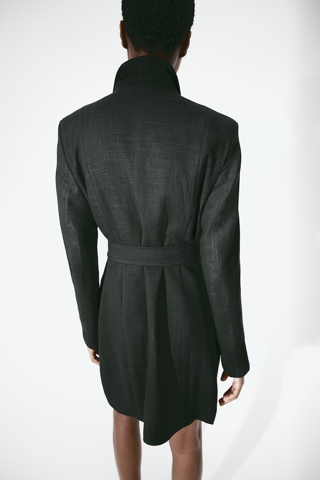 Sukienka żakietowa z wiązanym paskiem - Czarny/Beżowy - 4