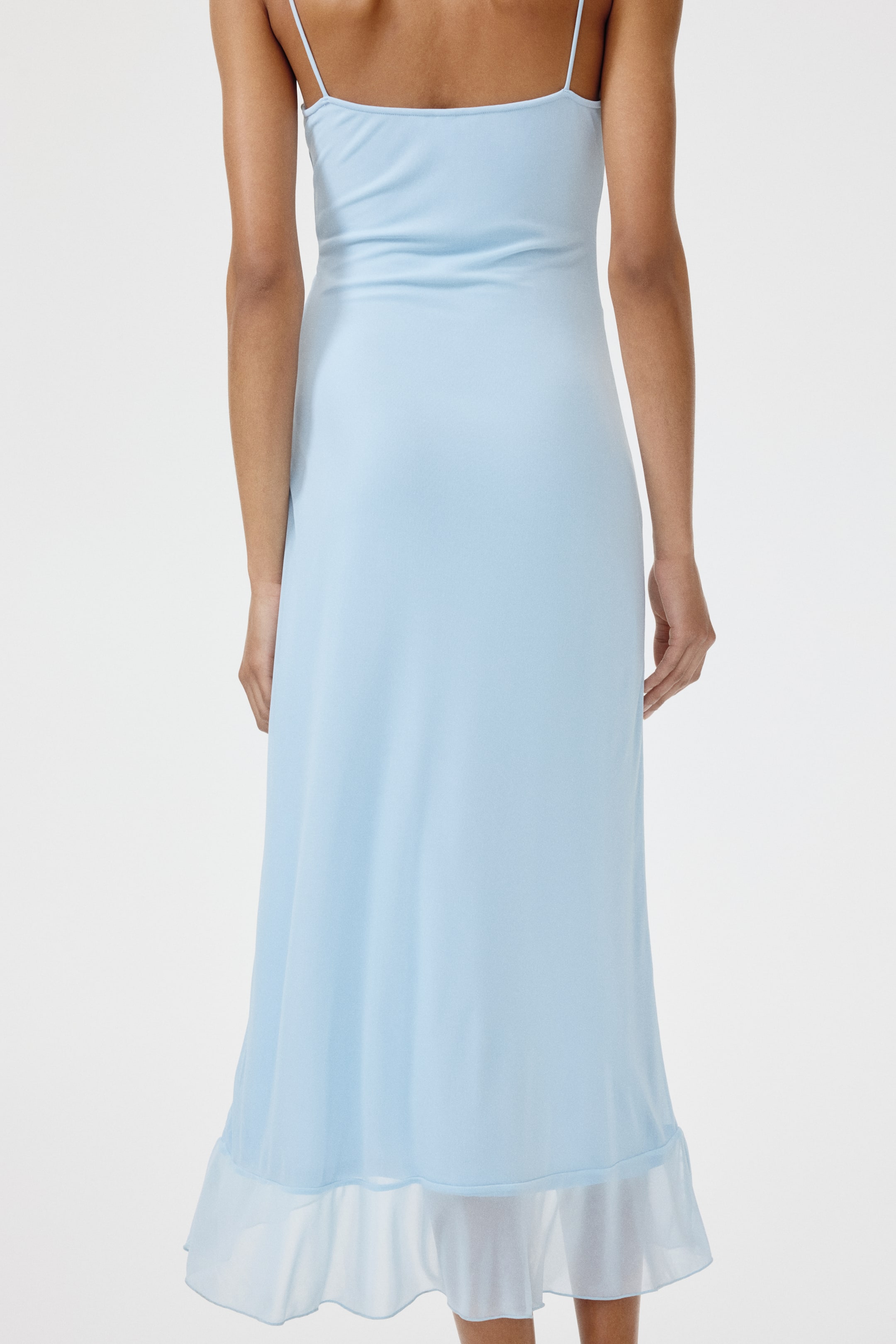 Robe volantée avec dentelle
