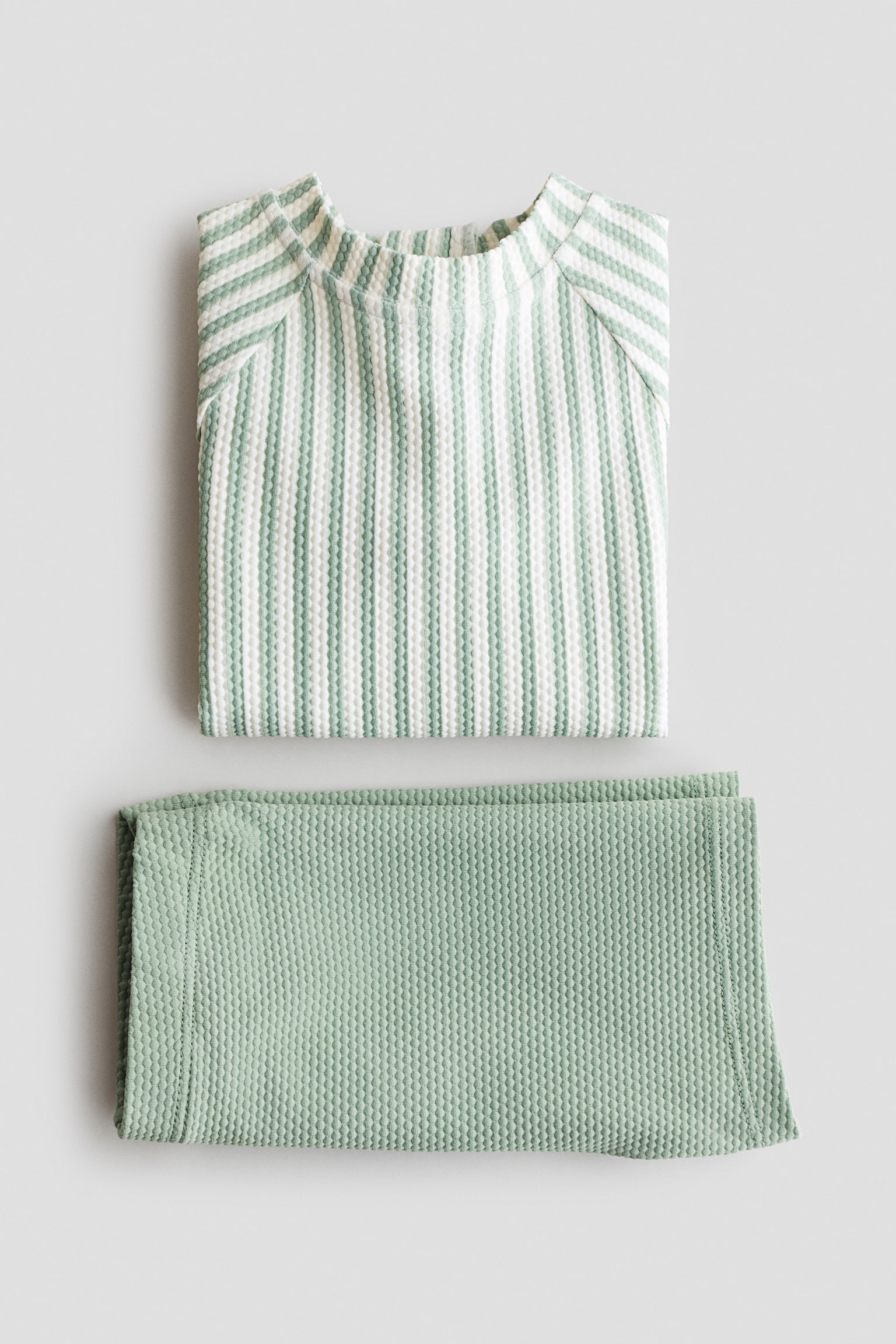 Badesæt med UPF 50 - Lysegrøn/Hvidstribet - 2