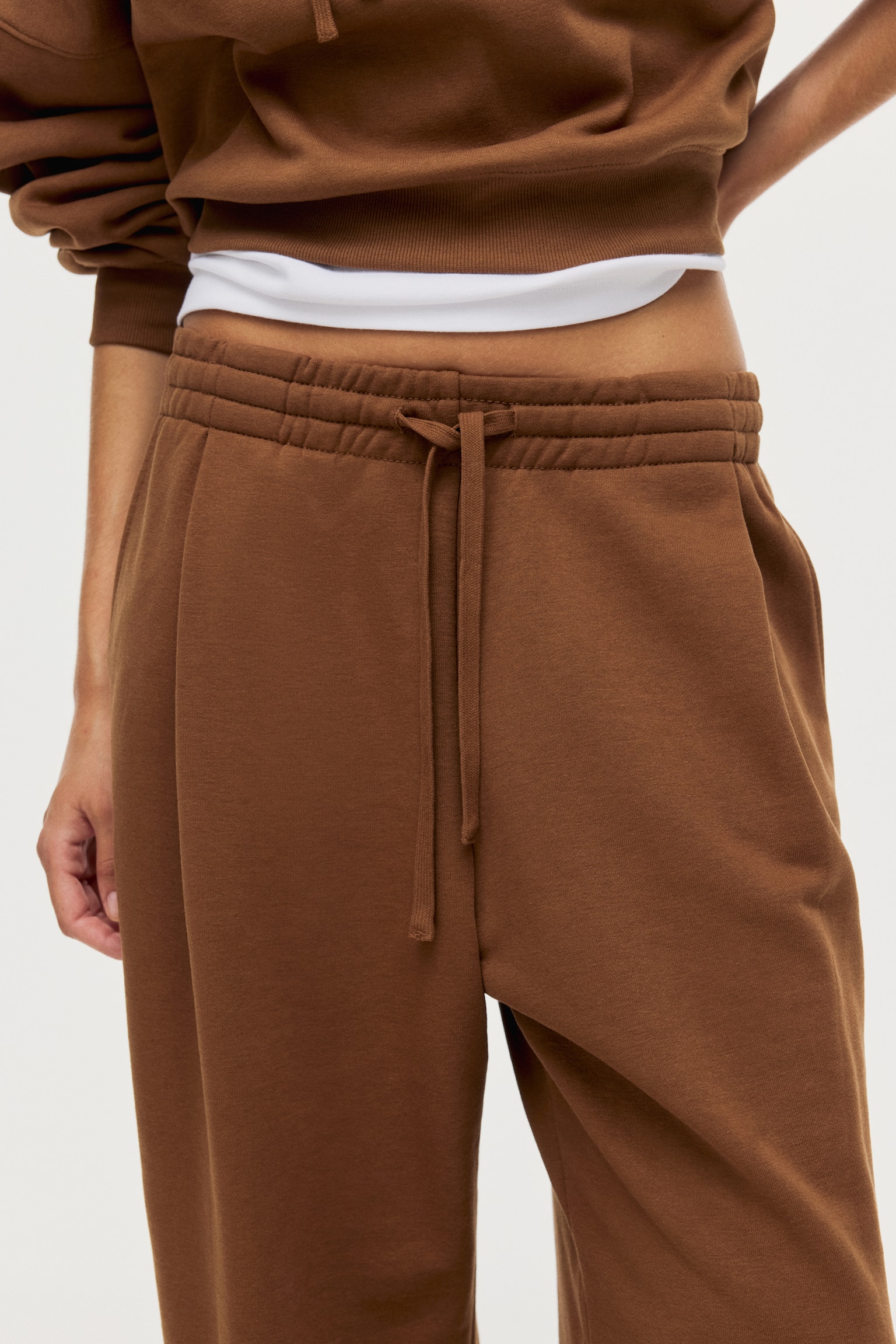 Pleat-front sweatpants - Brown/Black - 6