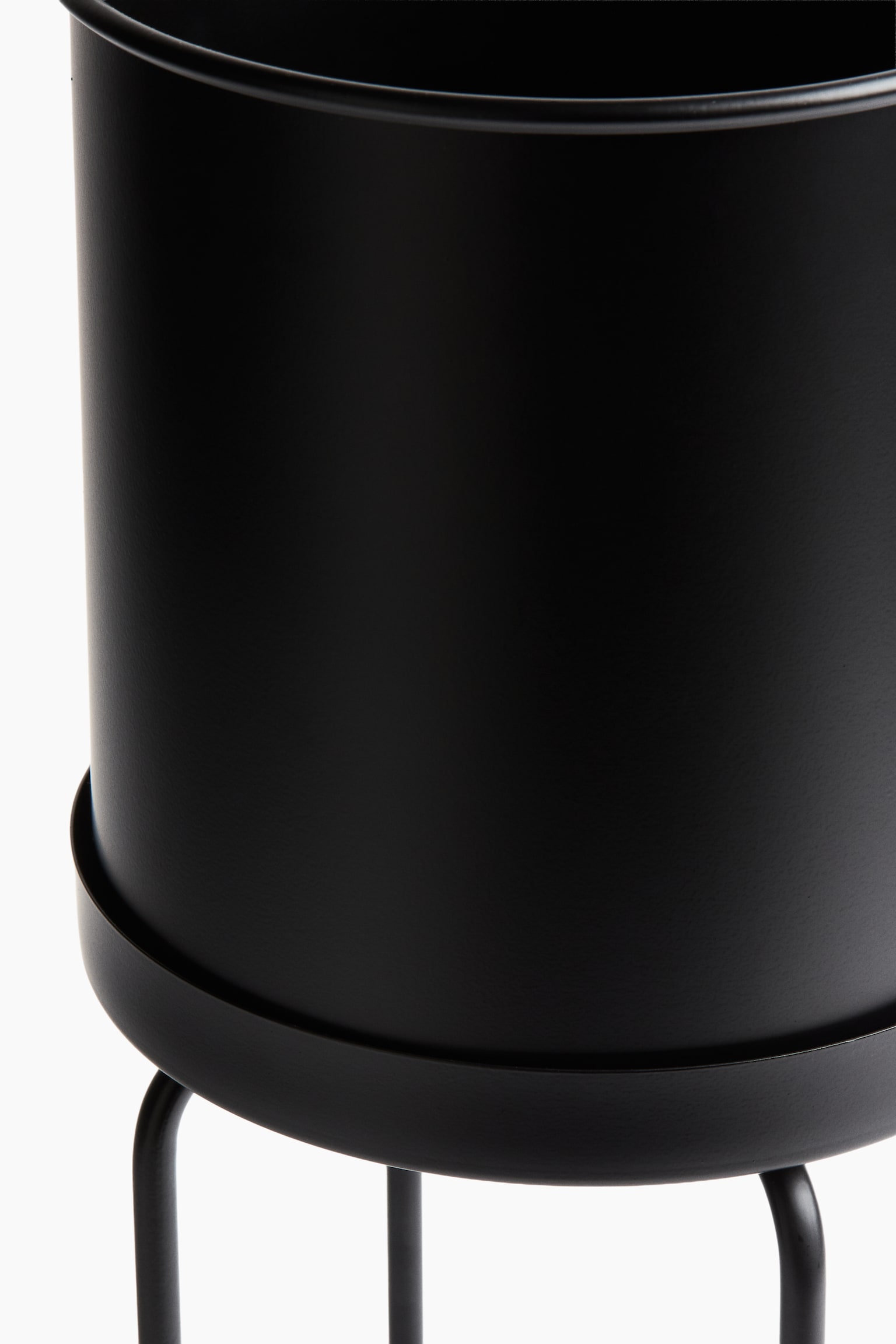 Metal plant pot on a stand - Black - 5