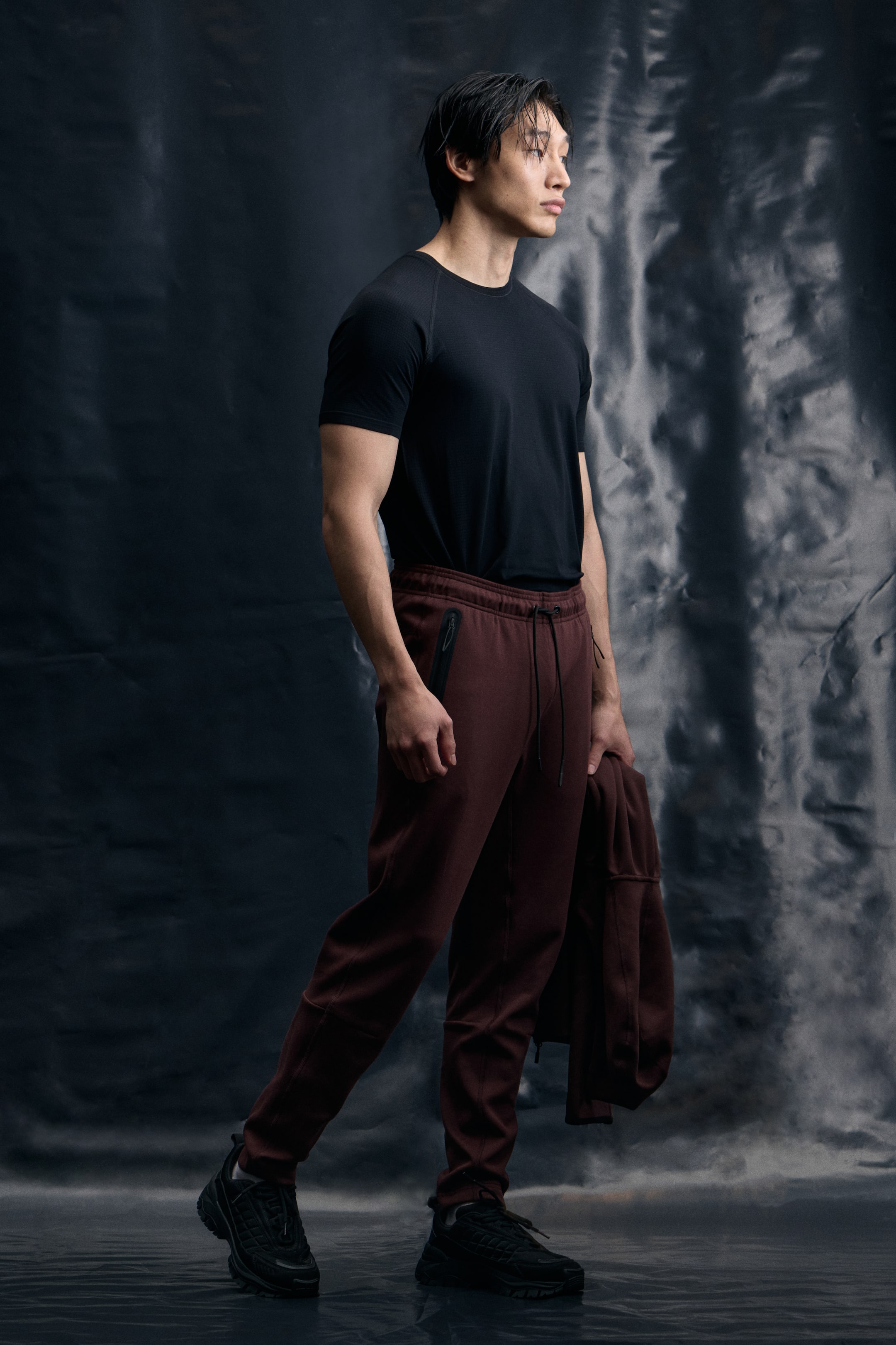 View larger image: Slim Fit Sports joggers with DryMove™ - Burgundy - Men | H&M IN 2