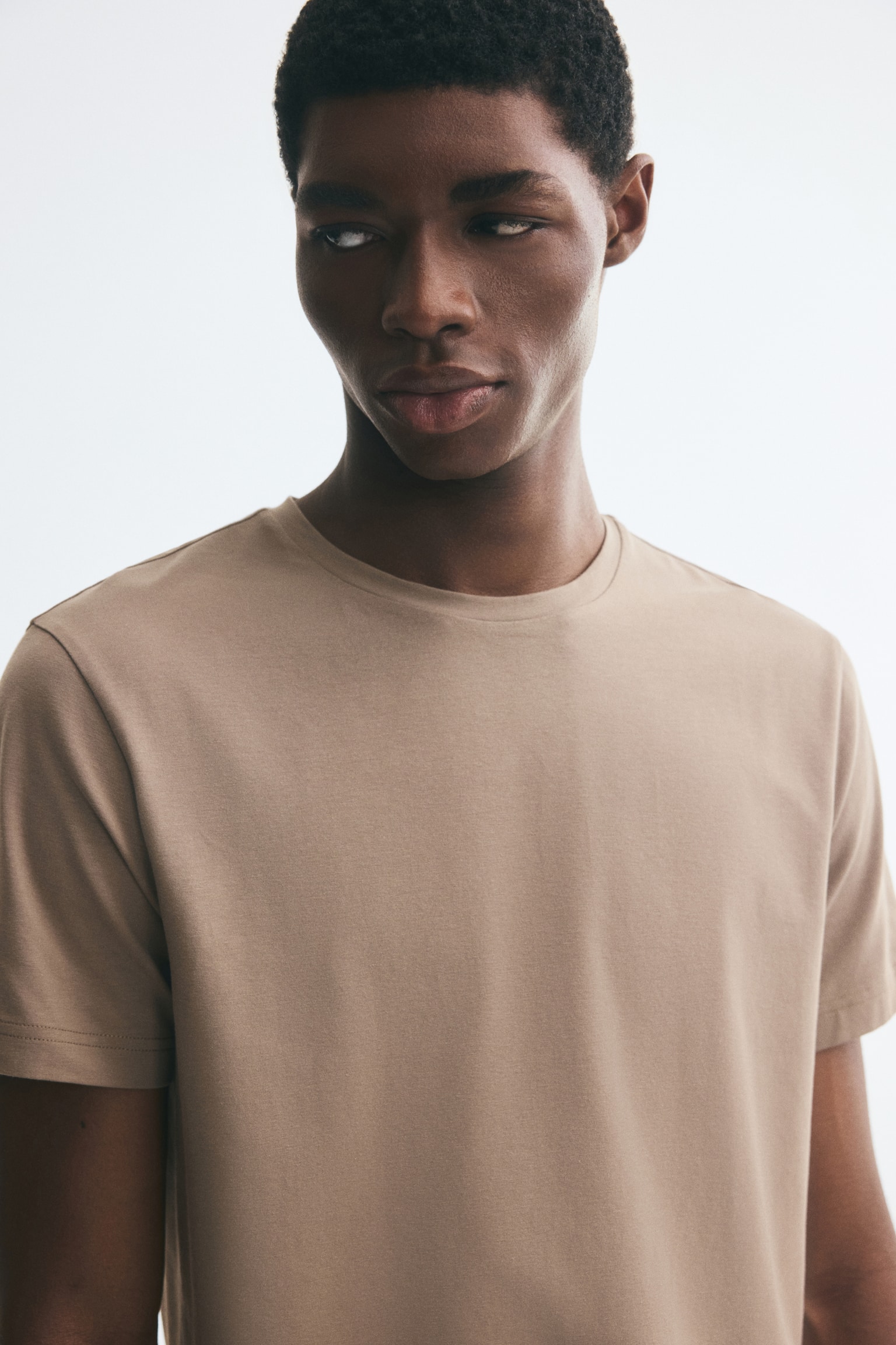 Мужская футболка H&M Slim-Fit Supima® Cotton, цвет: Тёмный бежевый — фото 3