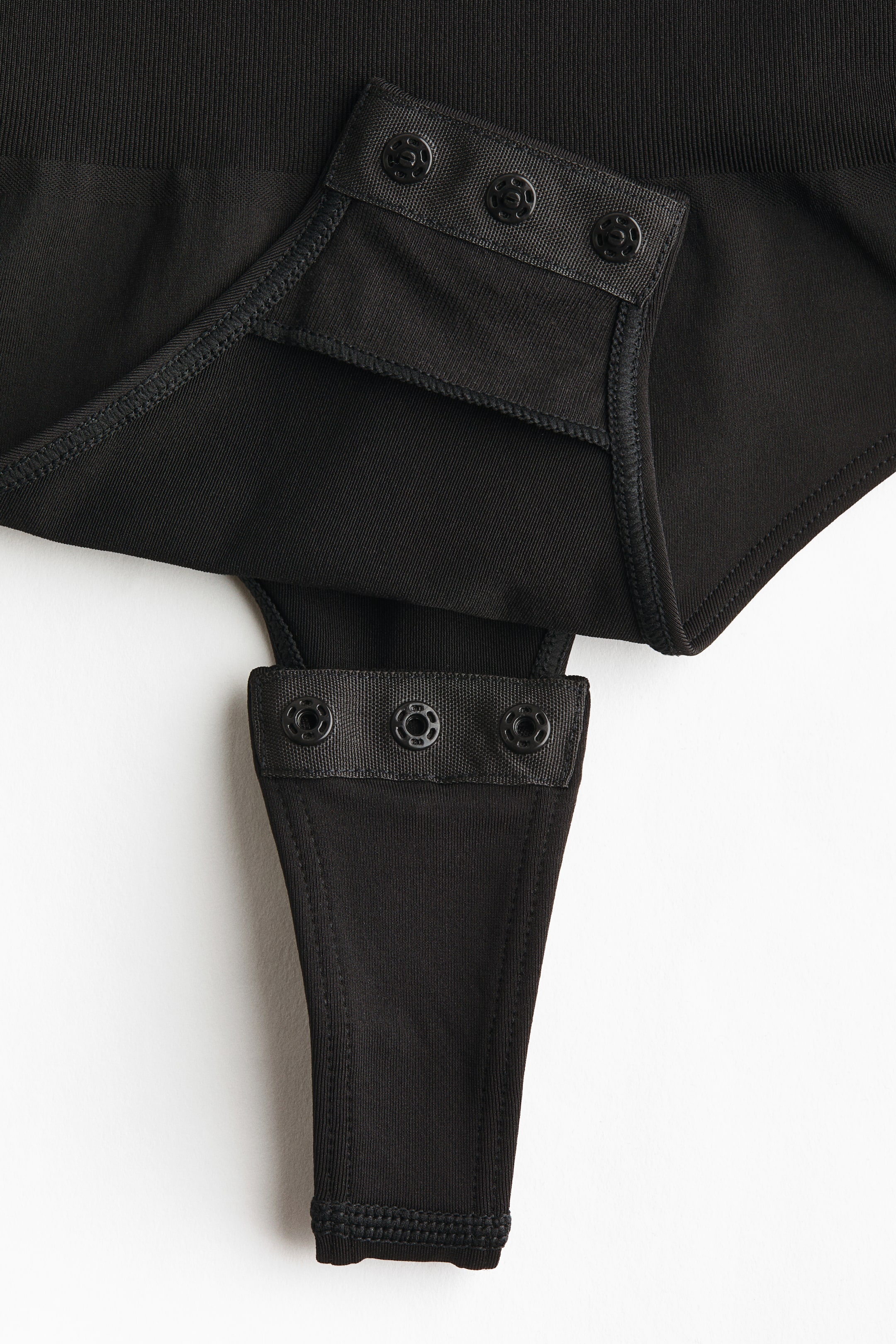 Visa större bild: Body Seamless Light Shape - Svart - DAM | H&M SE 7