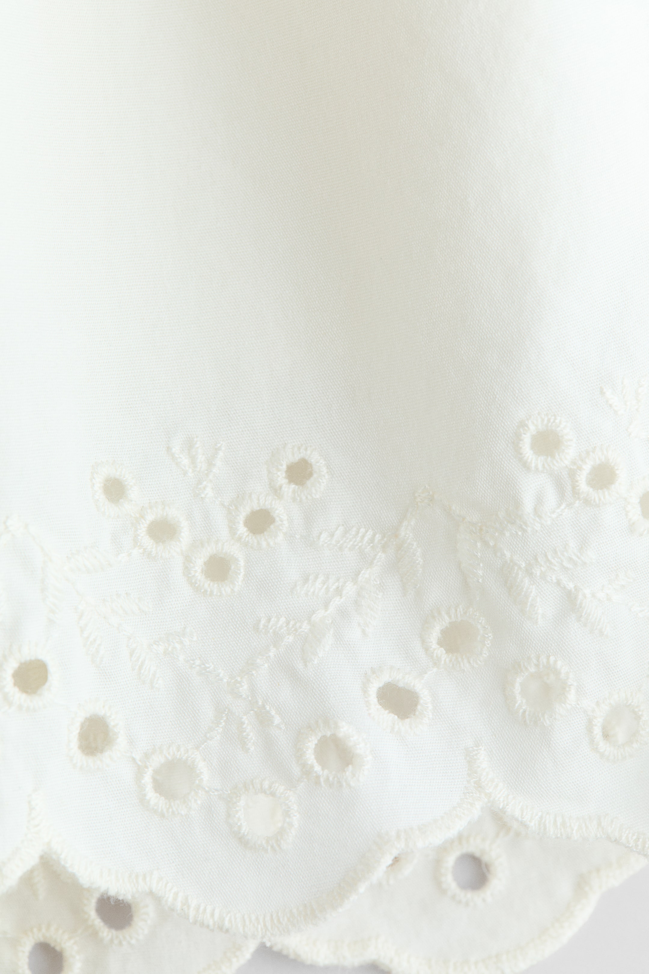 Short avec broderie anglaise