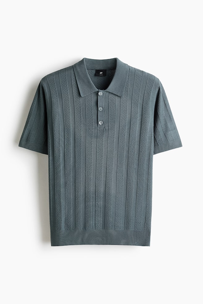Poloshirt aus Strukturstrick in Regular Fit - Mattes Blaugrün/Dunkles Graubraun/Cremefarben - 1