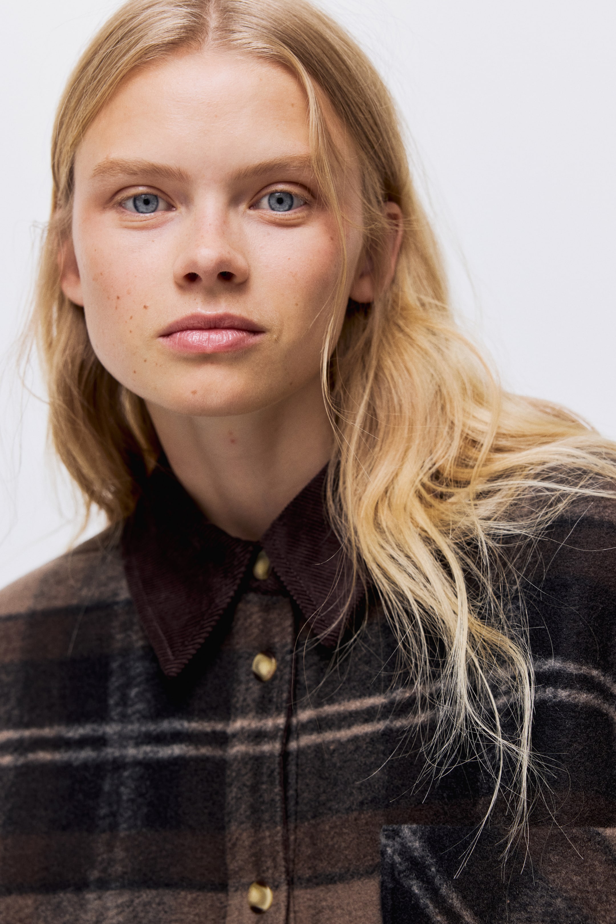 Vezi imaginea mai mare: Jachetă tip cămașă cu căptușeală de pluș - Maro-închis/carouri - FEMEI | H&M RO 2