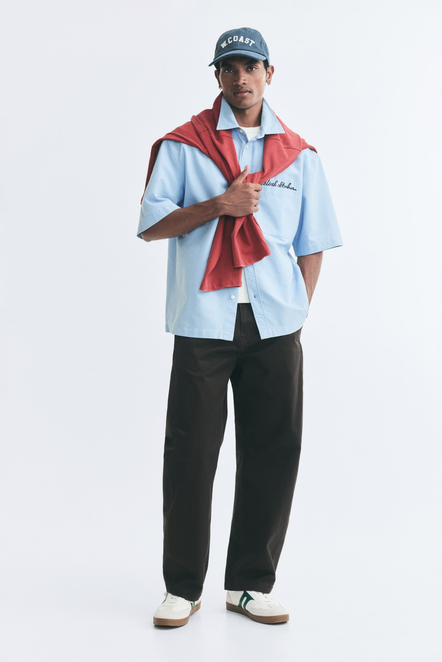 Мужская рубашка H&M Relaxed-Fit Short-Sleeved Embroidered Oxford, цвет: Светлый синий — фото 3