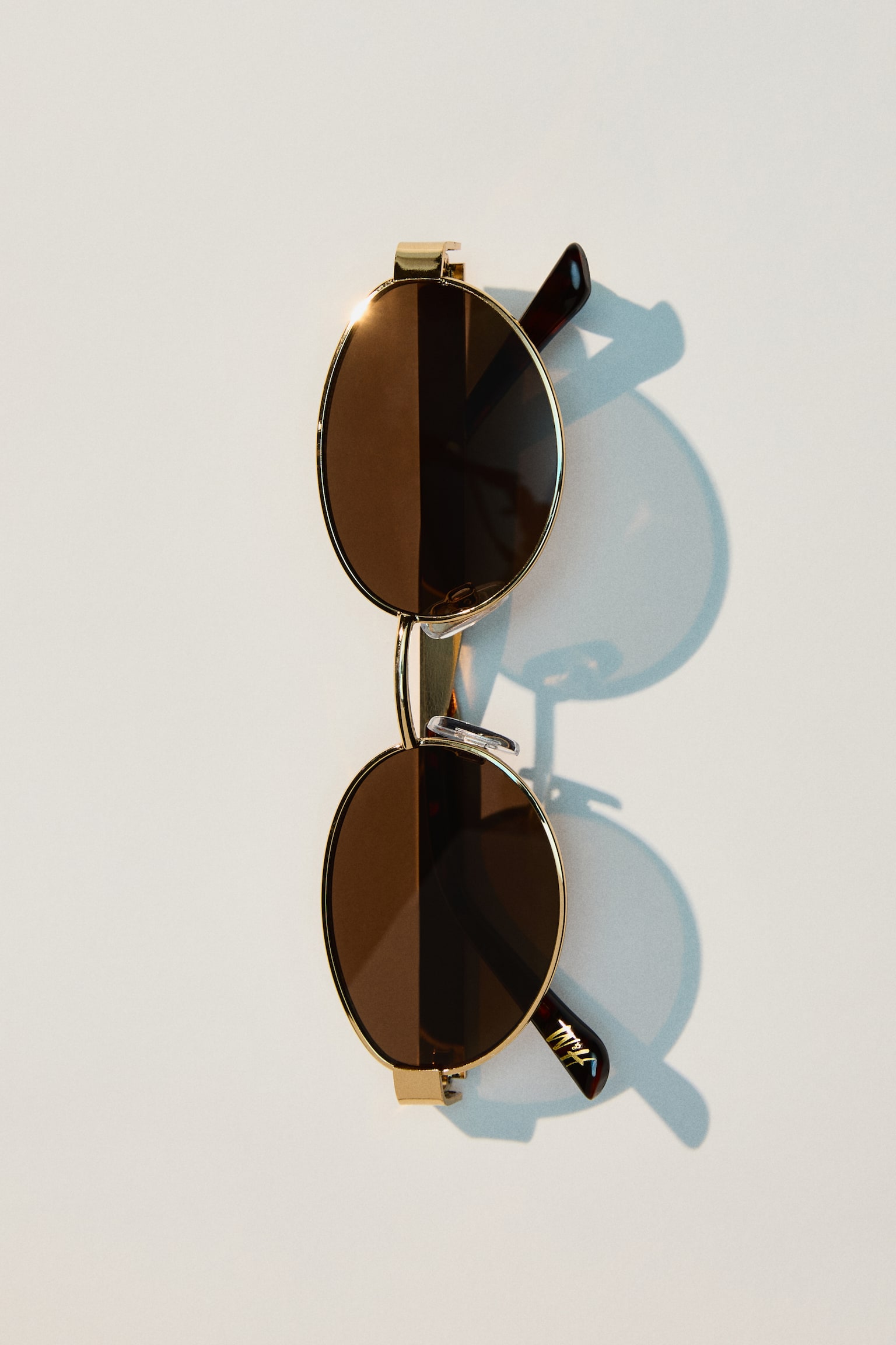 Oval sunglasses - Gold-coloured/Brown/Tortoiseshell pattern - 1
