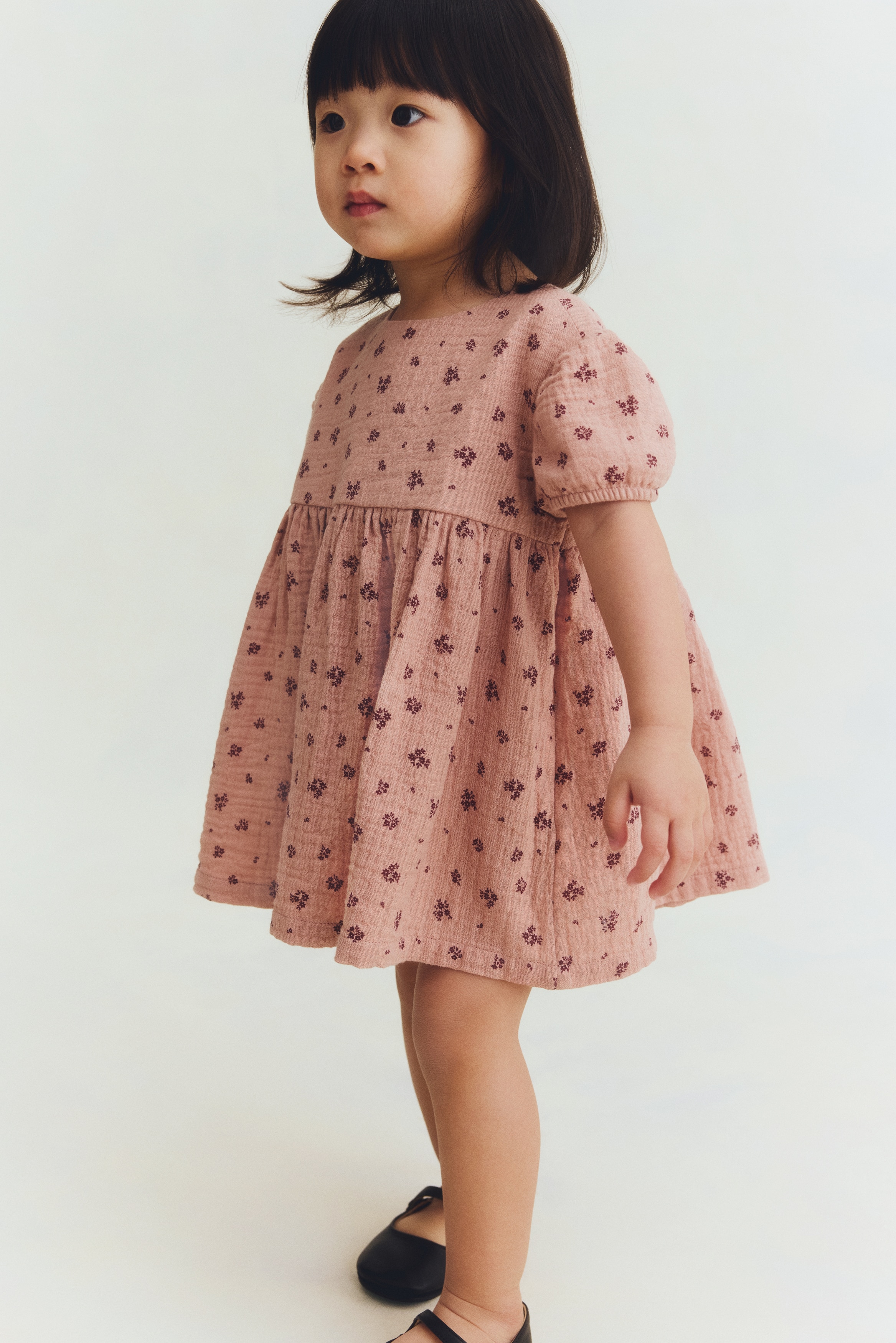 h&m girls dresses - White/Floral Printed Cotton Dress - Size: 1-2Y and a decorative button placket on the skirt Short Sleeve Dresses for Girls