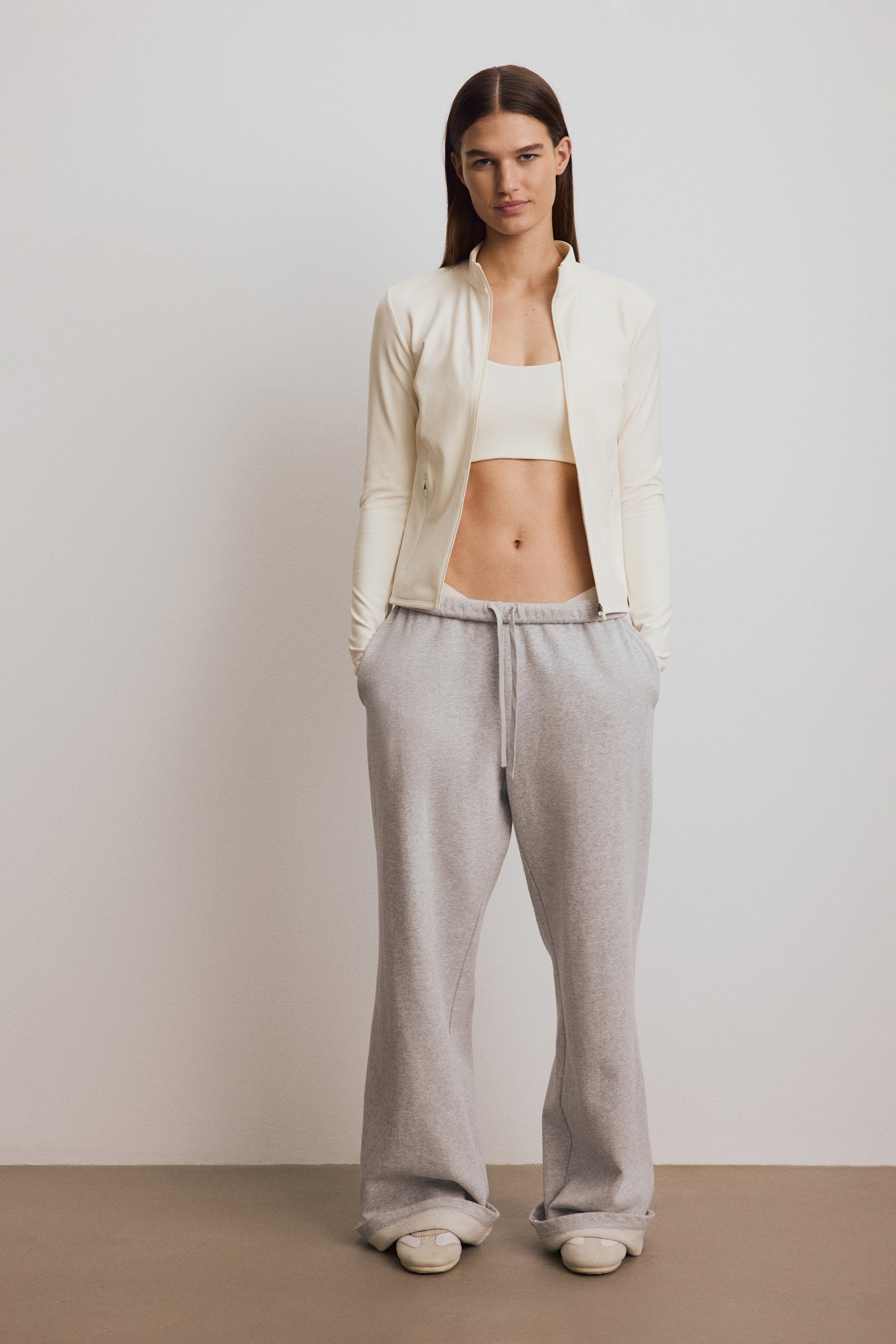 查看大圖: SoftMove™運動絨毛外套 - 象牙色 - Ladies | H&M 1