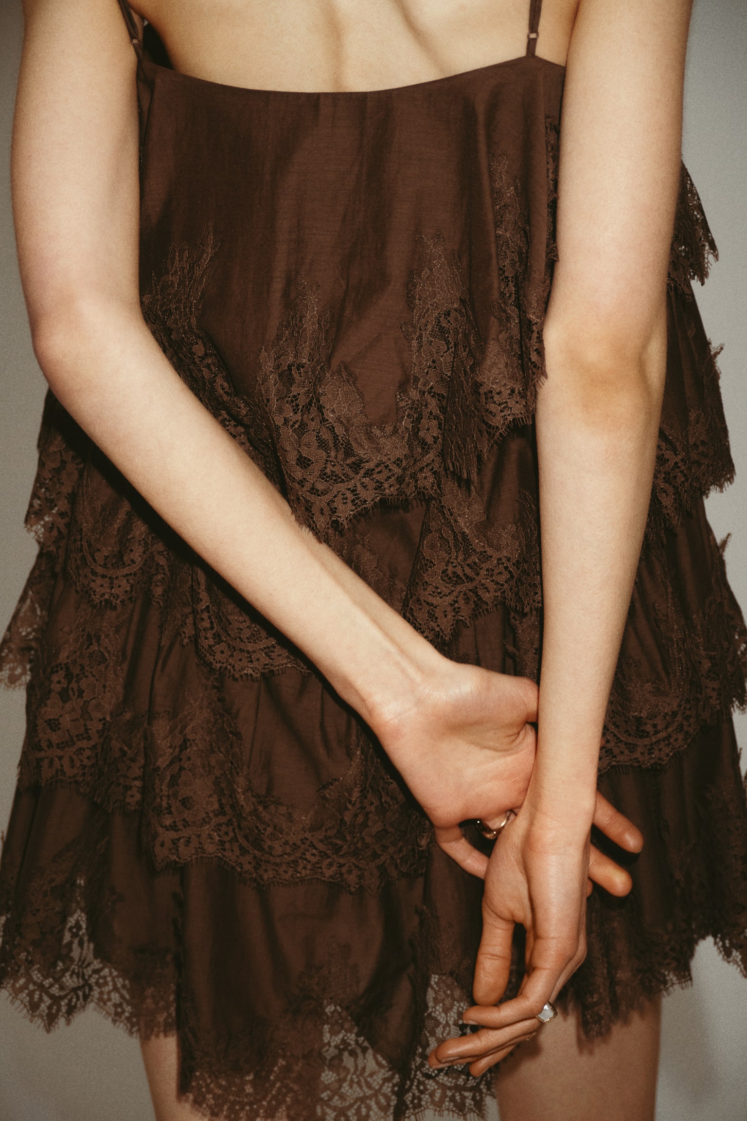 Volantjurk met kanten biezen - Bruin - 4