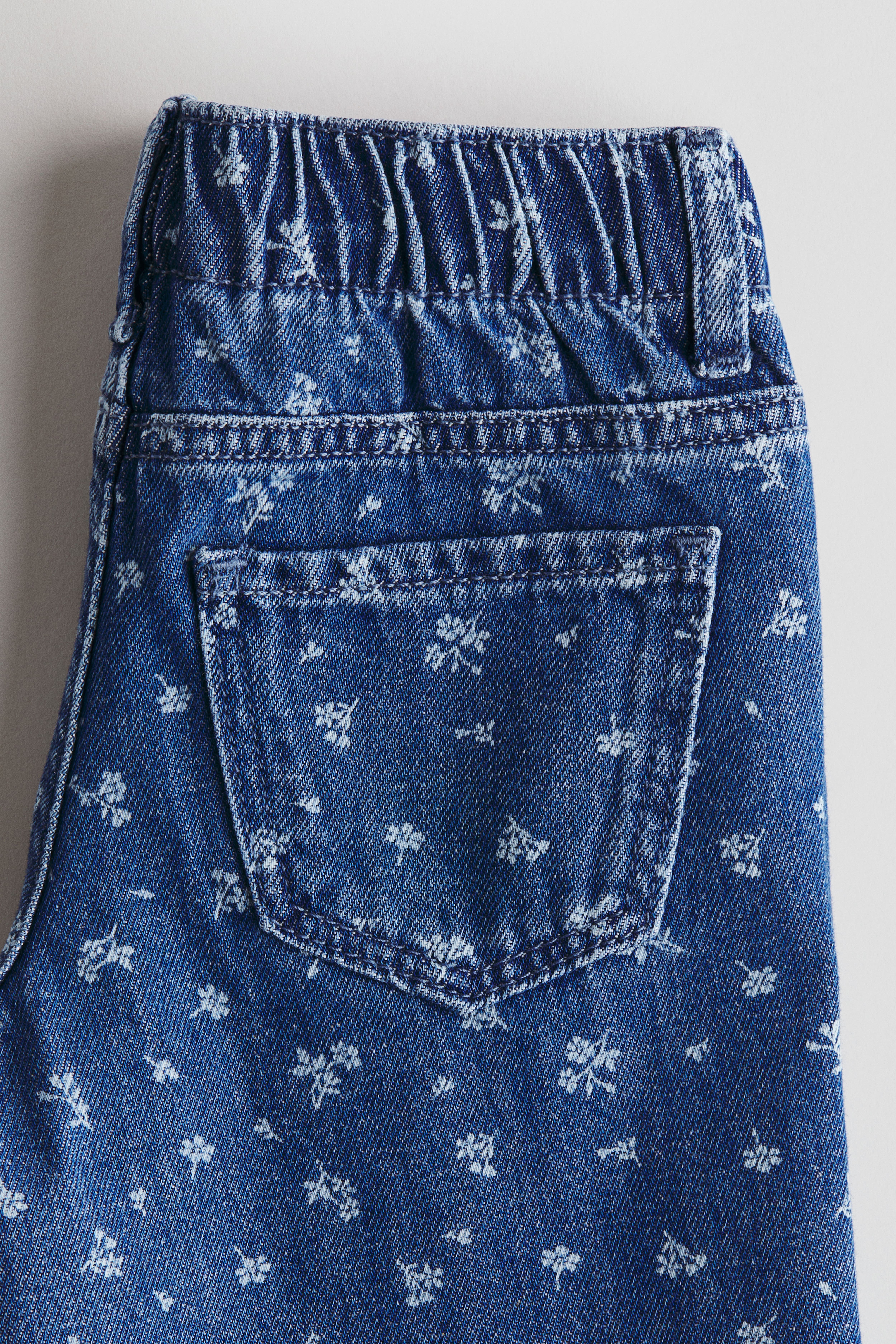 Wide-Leg Jeans with Motif