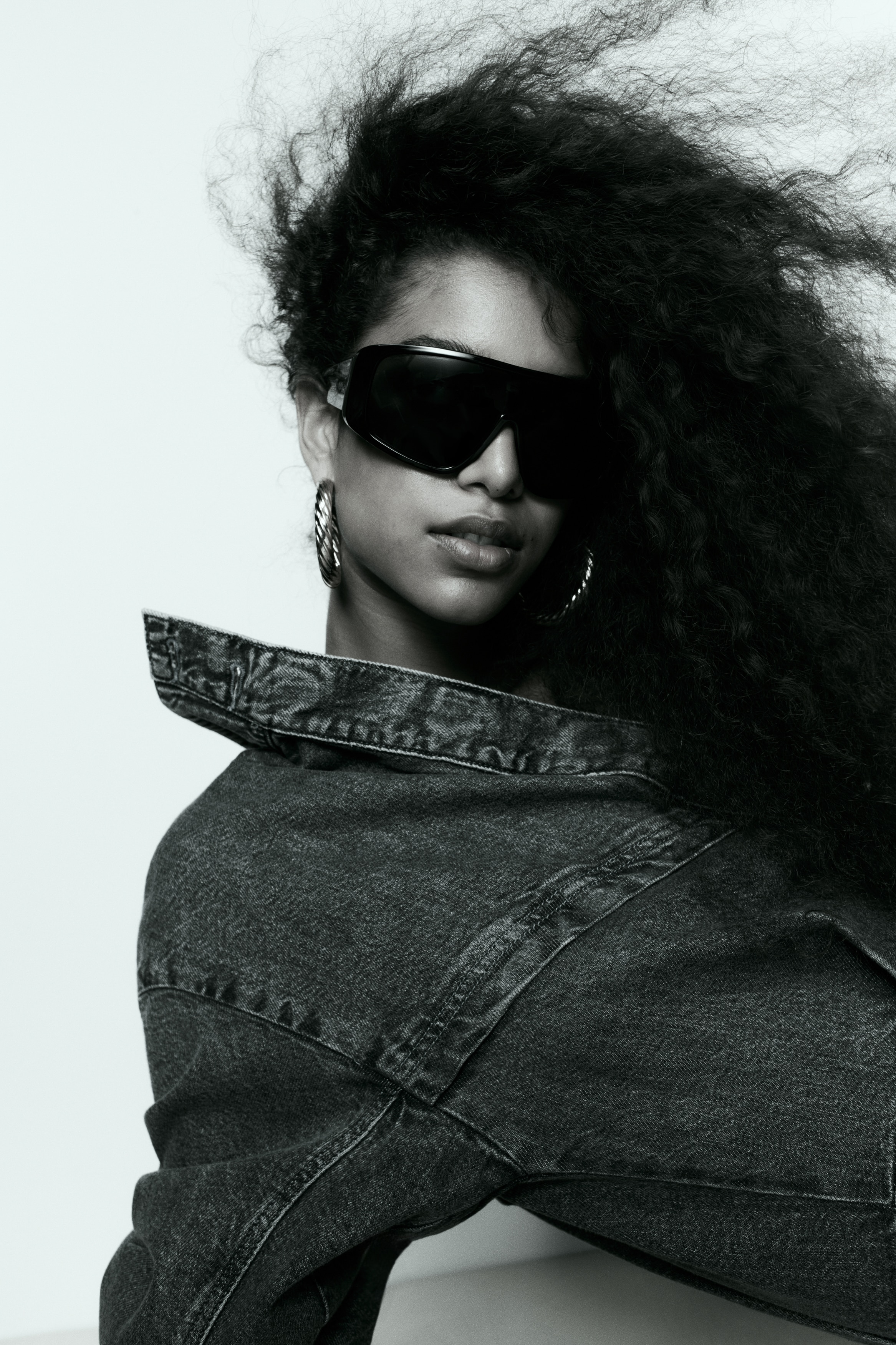 Button-front denim dressModel